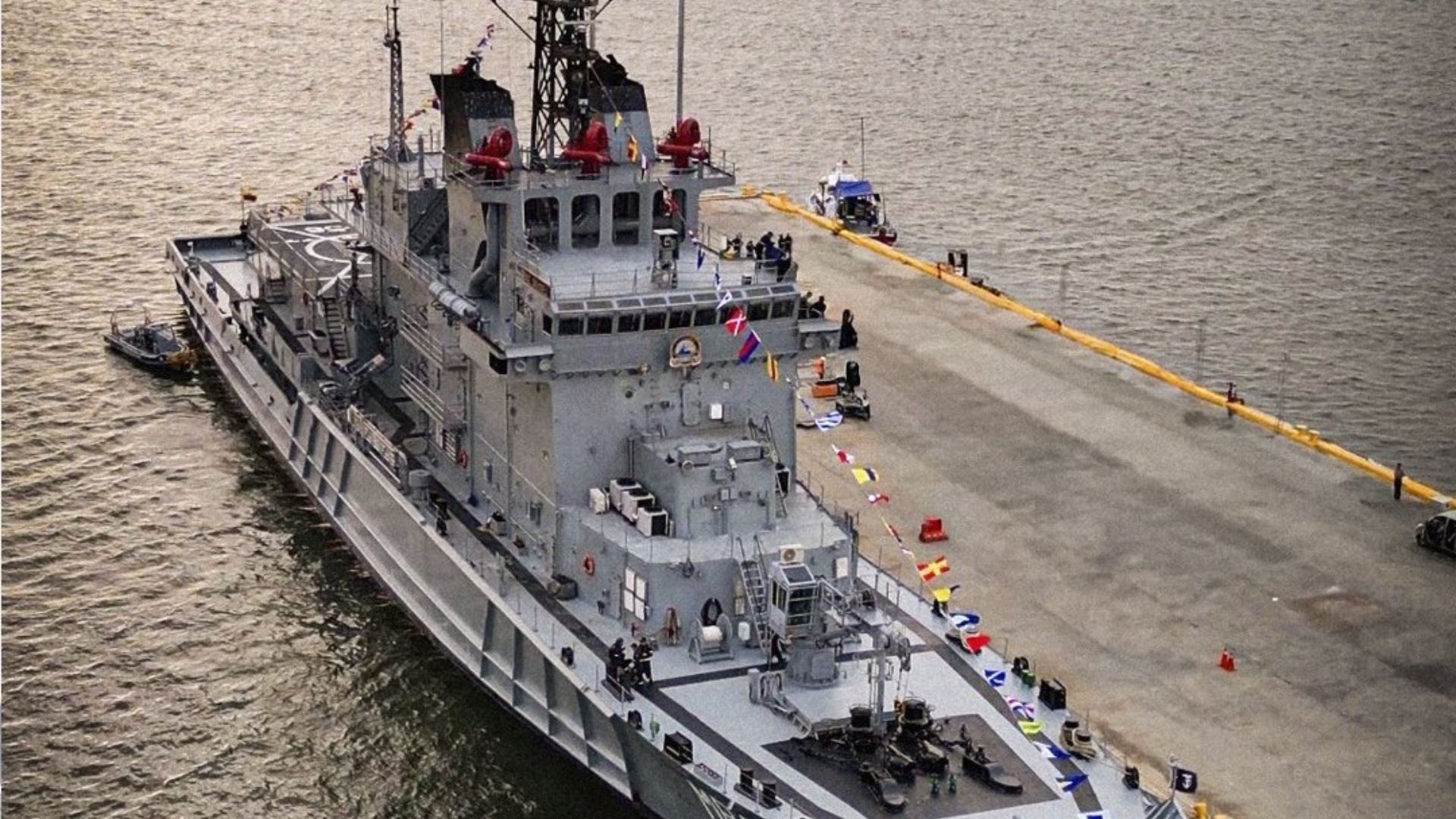 Buque de guerra BAE Jambelí | Foto @DefensaEc
