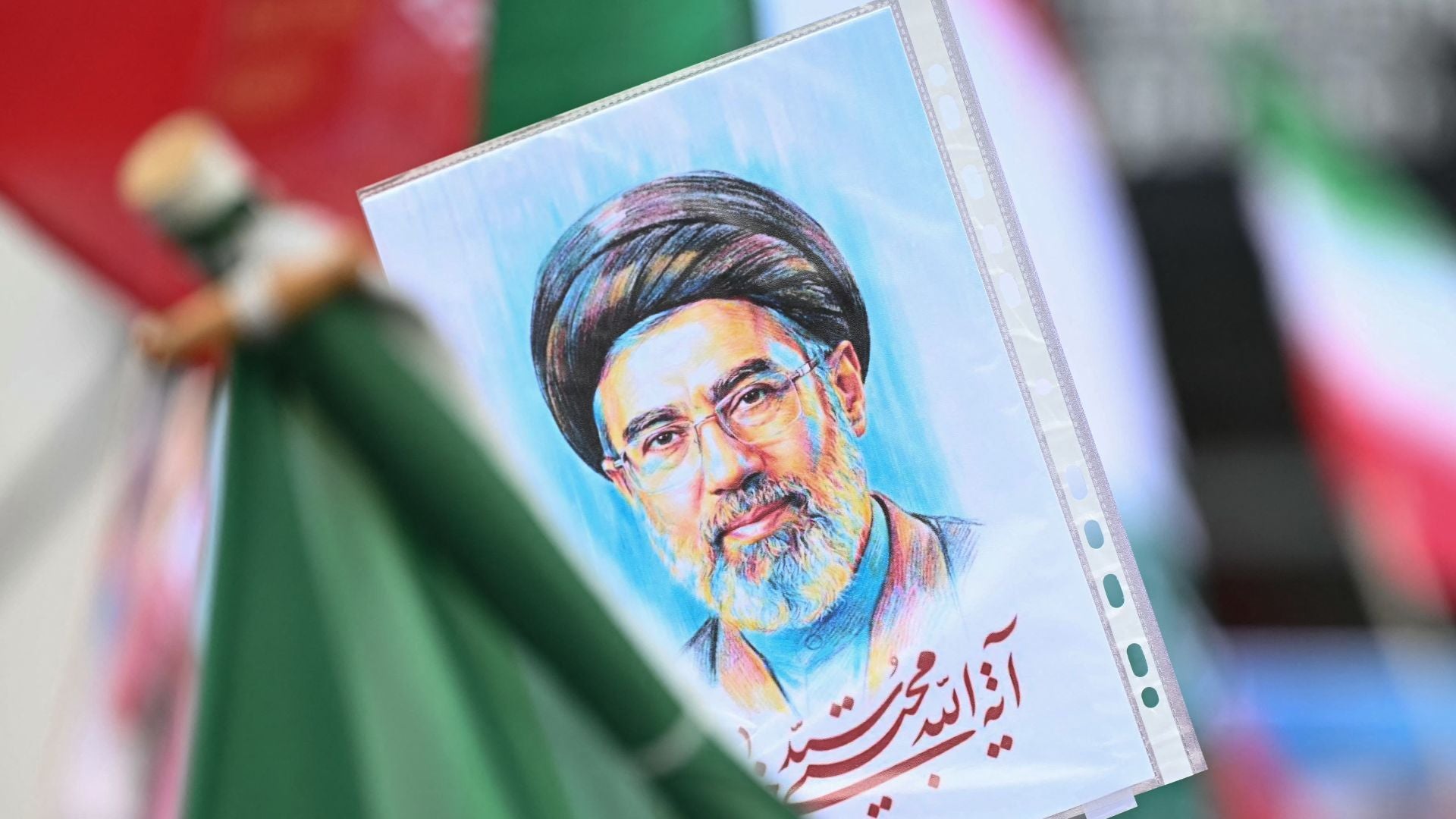 Afiche de Mojtaba Khamenei, actual líder de los ayatolás - Foto: AFP