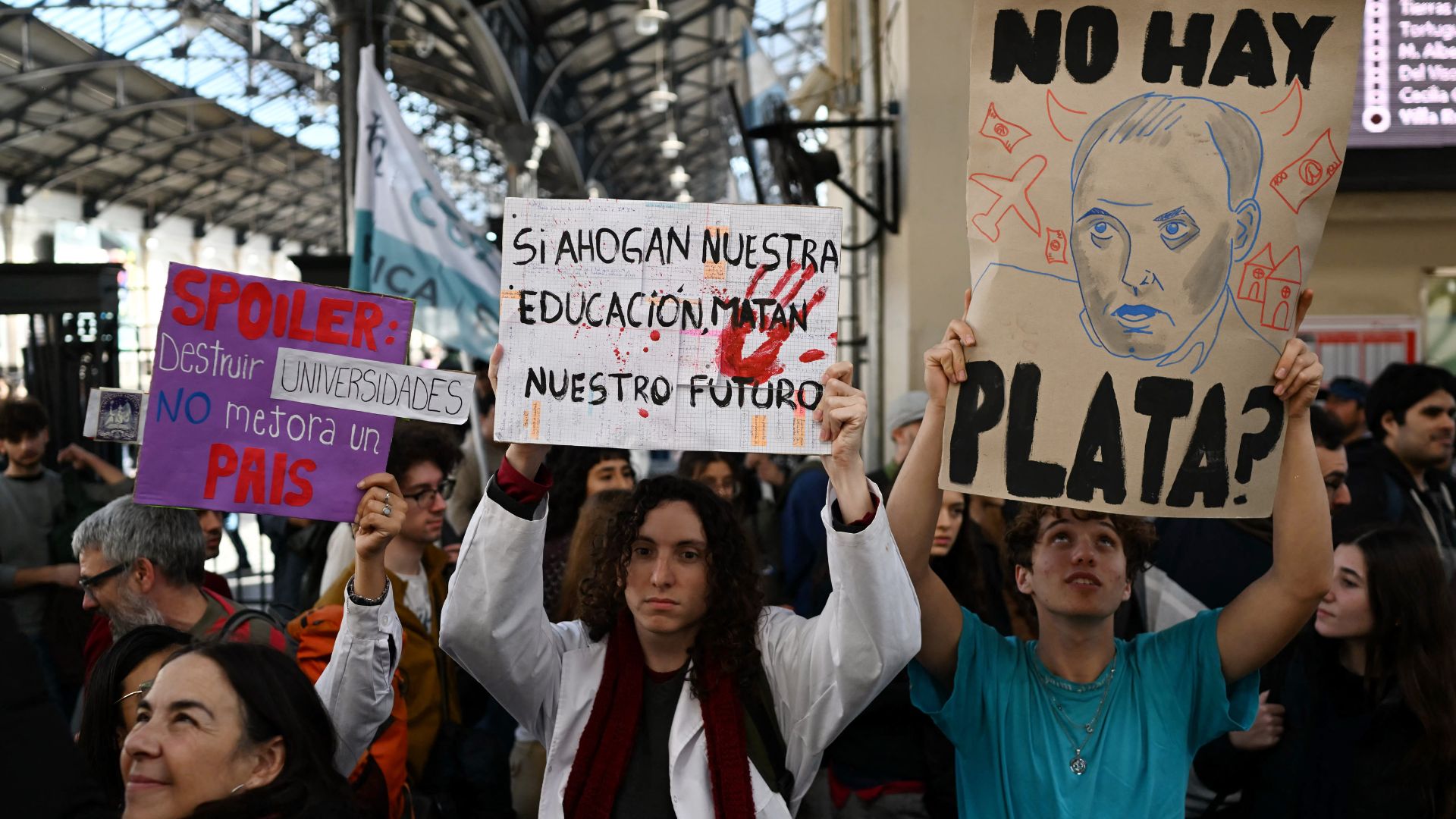Protestas de estudiantes universitarios en Argentina - Foto: AFP