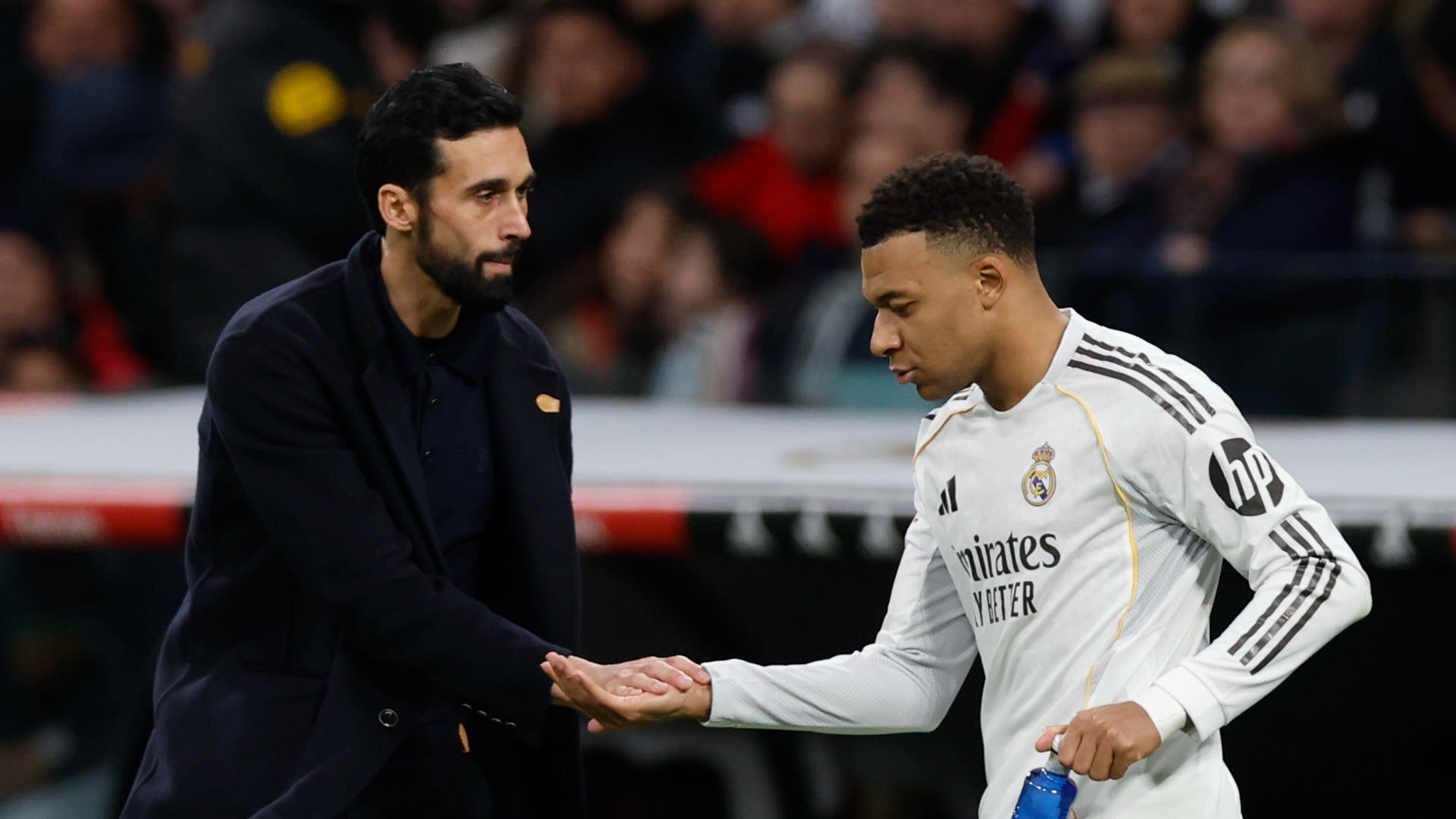 Álvaro Arbeloa, entrenador del Real Madrid, junto Kylian Mbappé - Foto: EFE