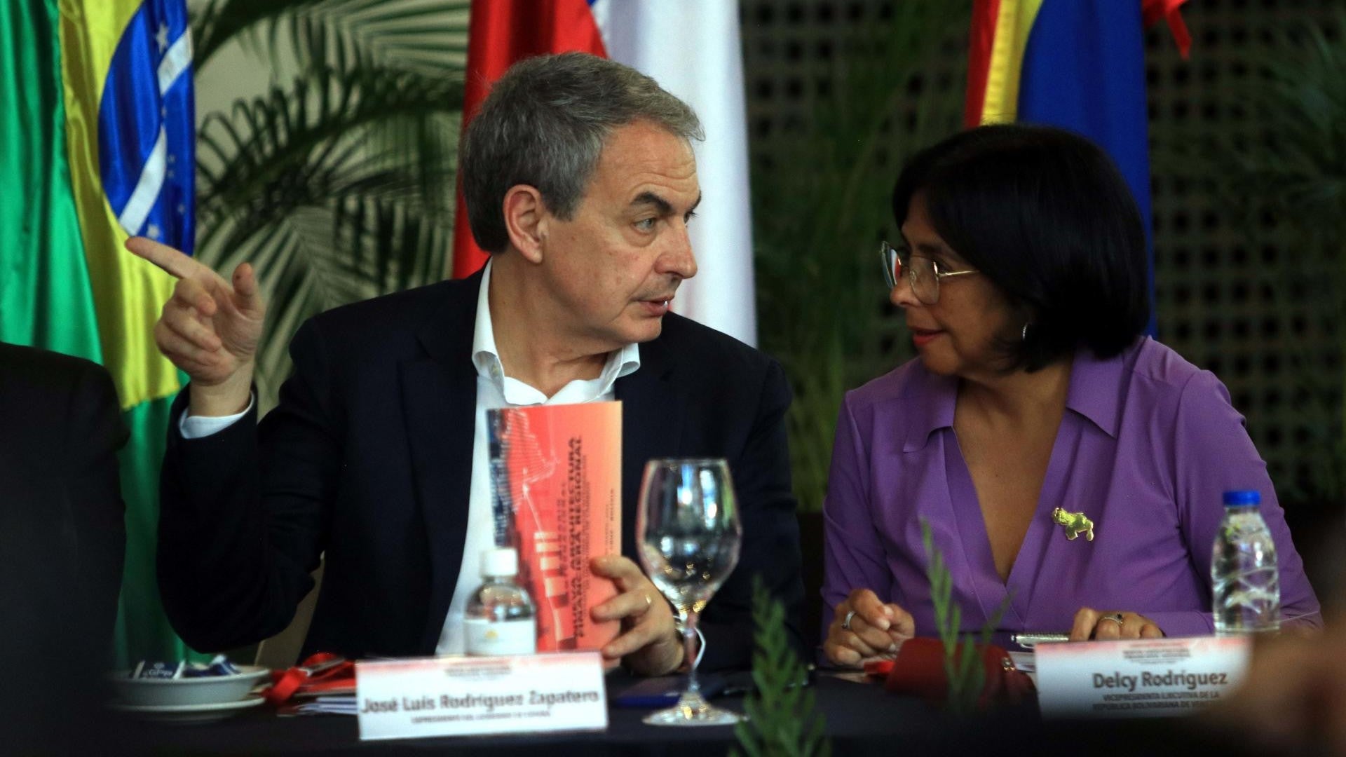 José Luis Rodríguez Zapatero, expresidente de España. y Delcy Rodríguez - Foto: EFE