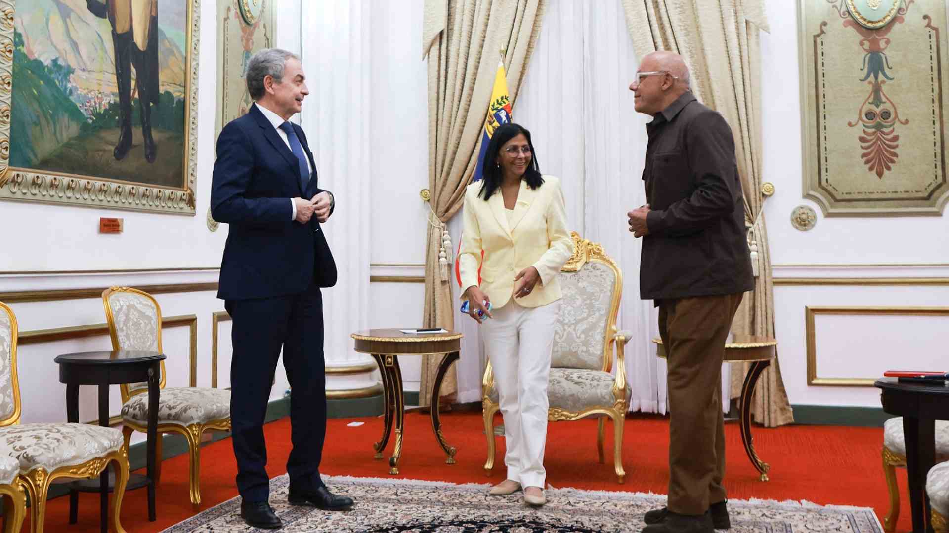 José Luis Rodríguez Zapatero, Delcy Rodríguez y Jorge Rodríguez - AFP