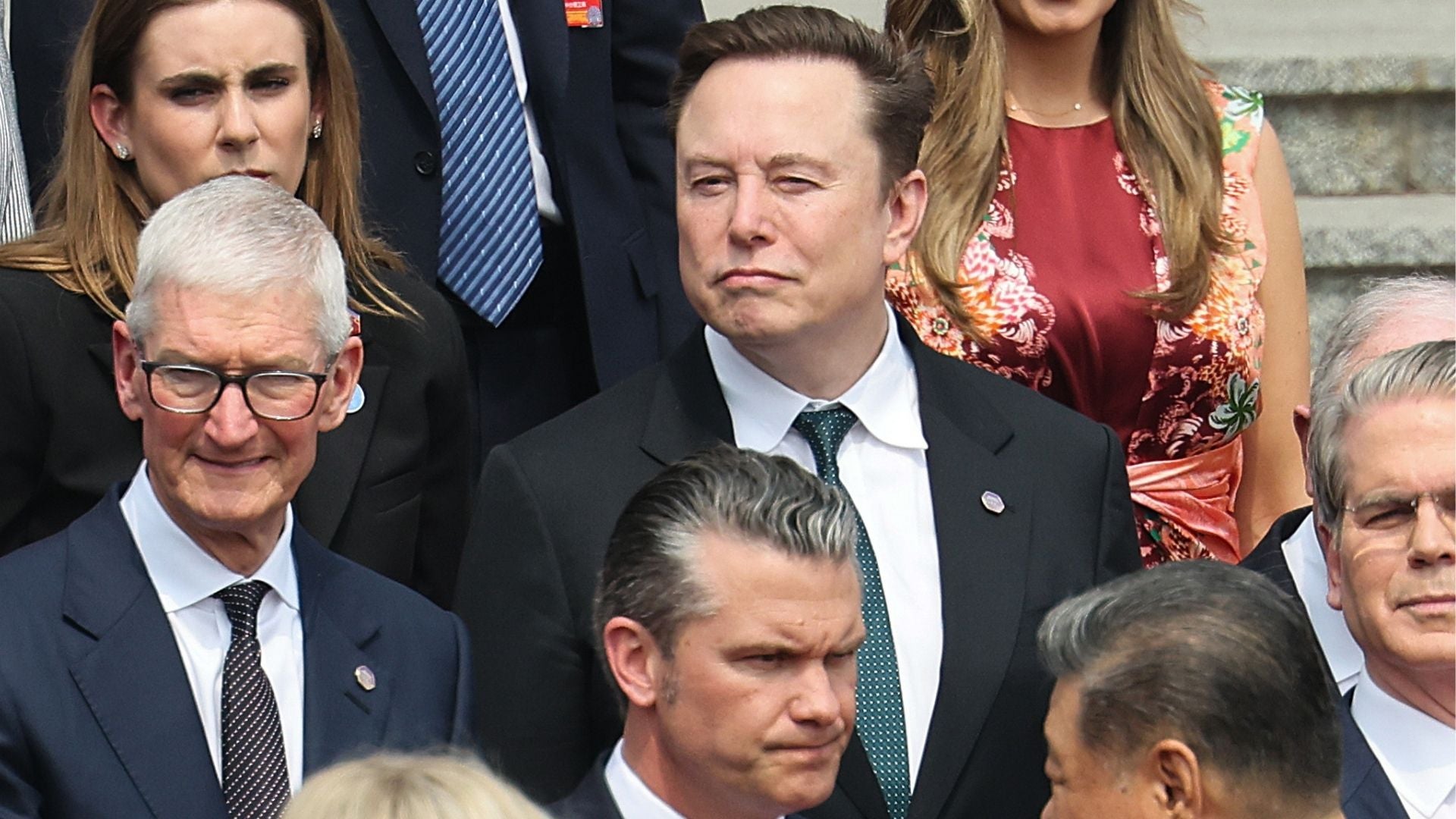 Elon Musk y Pete Hegseth en visita de Donald Trump a China - Foto EFE