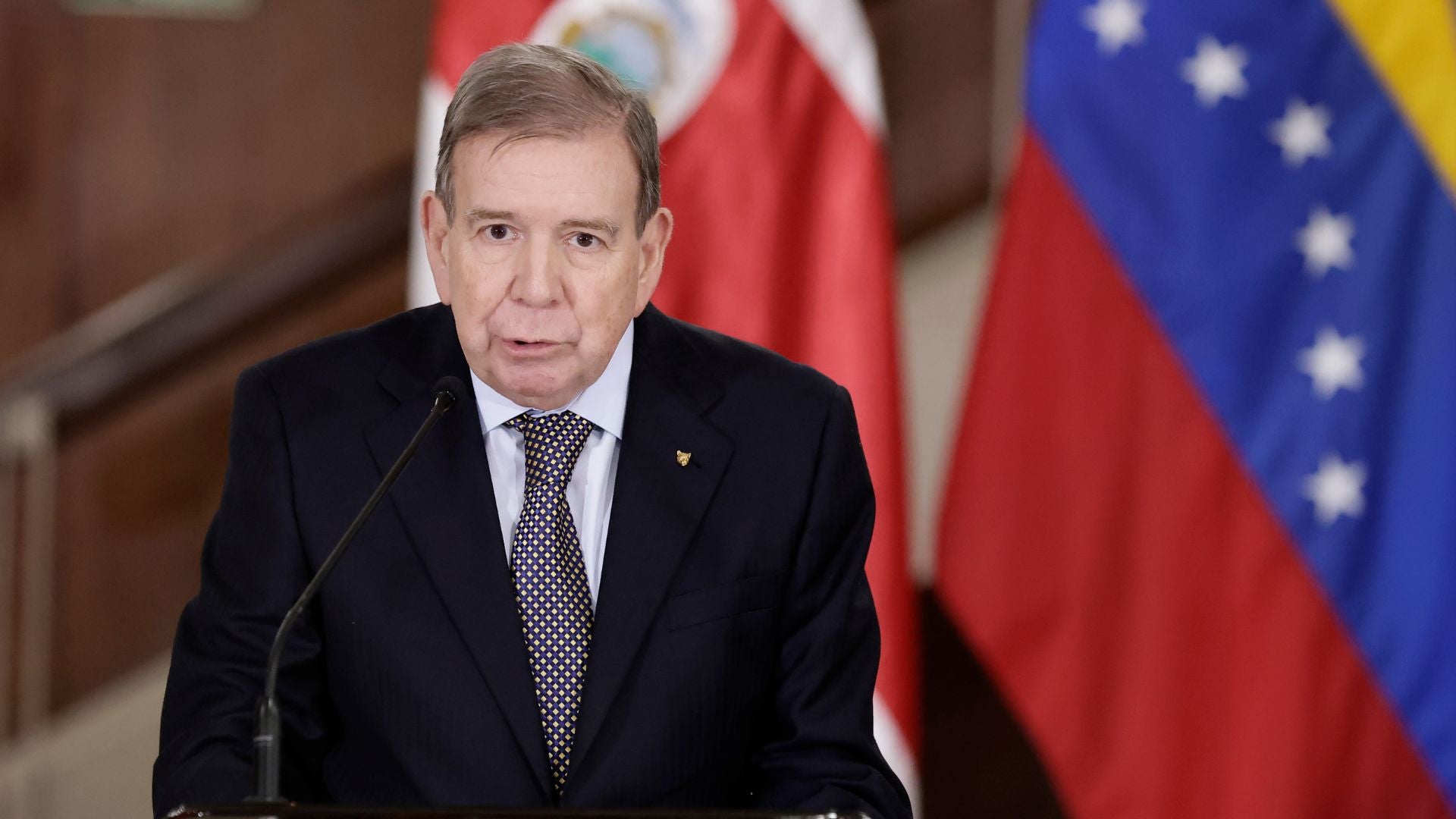El presidente electo Edmundo González Urrutia habla durante una declaración conjunta con el presidente de Costa Rica, Rodrigo Chaves-Foto: EFE
