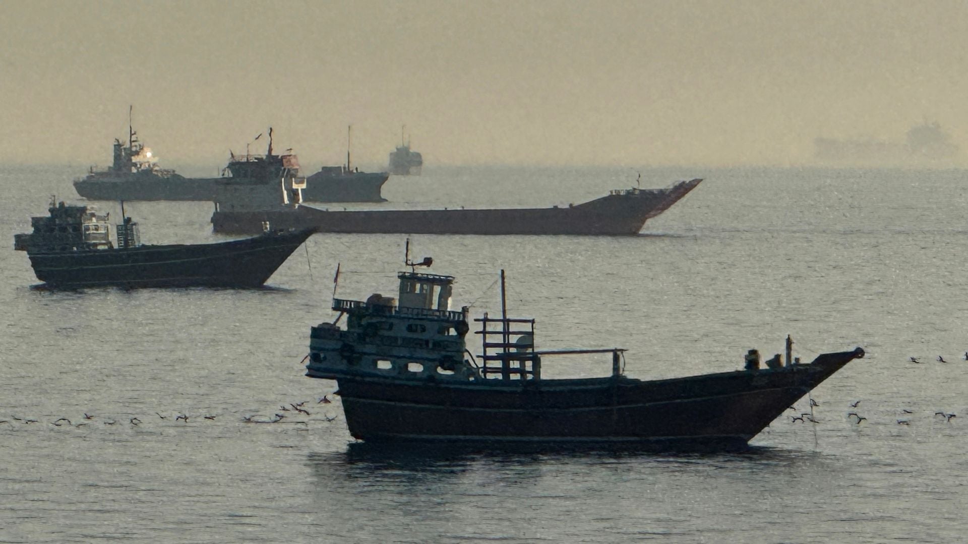 Se observan buques anclados en el estrecho de Ormuz-Foto: AFP