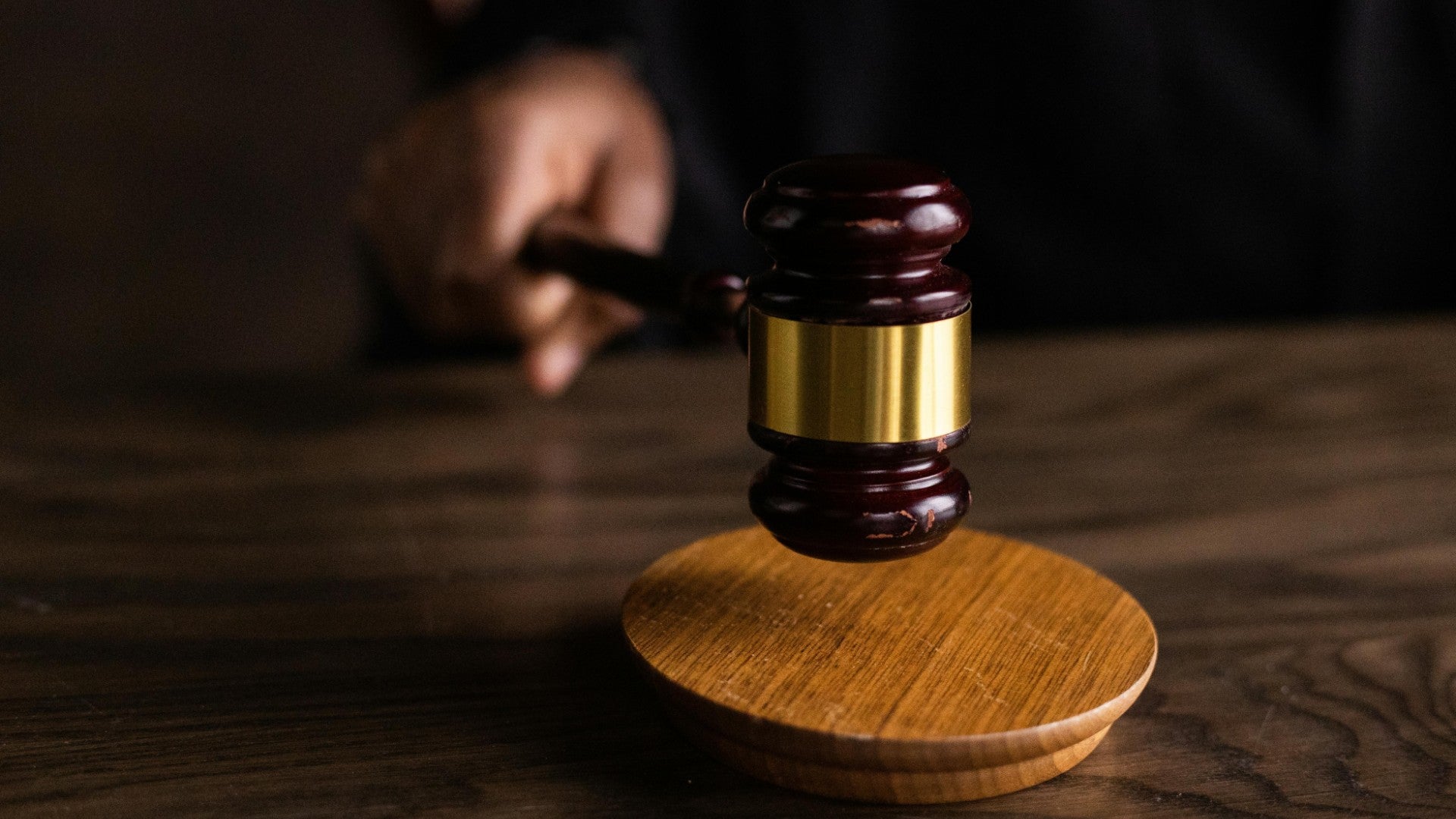 Mazo judicial (mallete): martillo que utilizan los jueces - Foto de referencia Pexels
