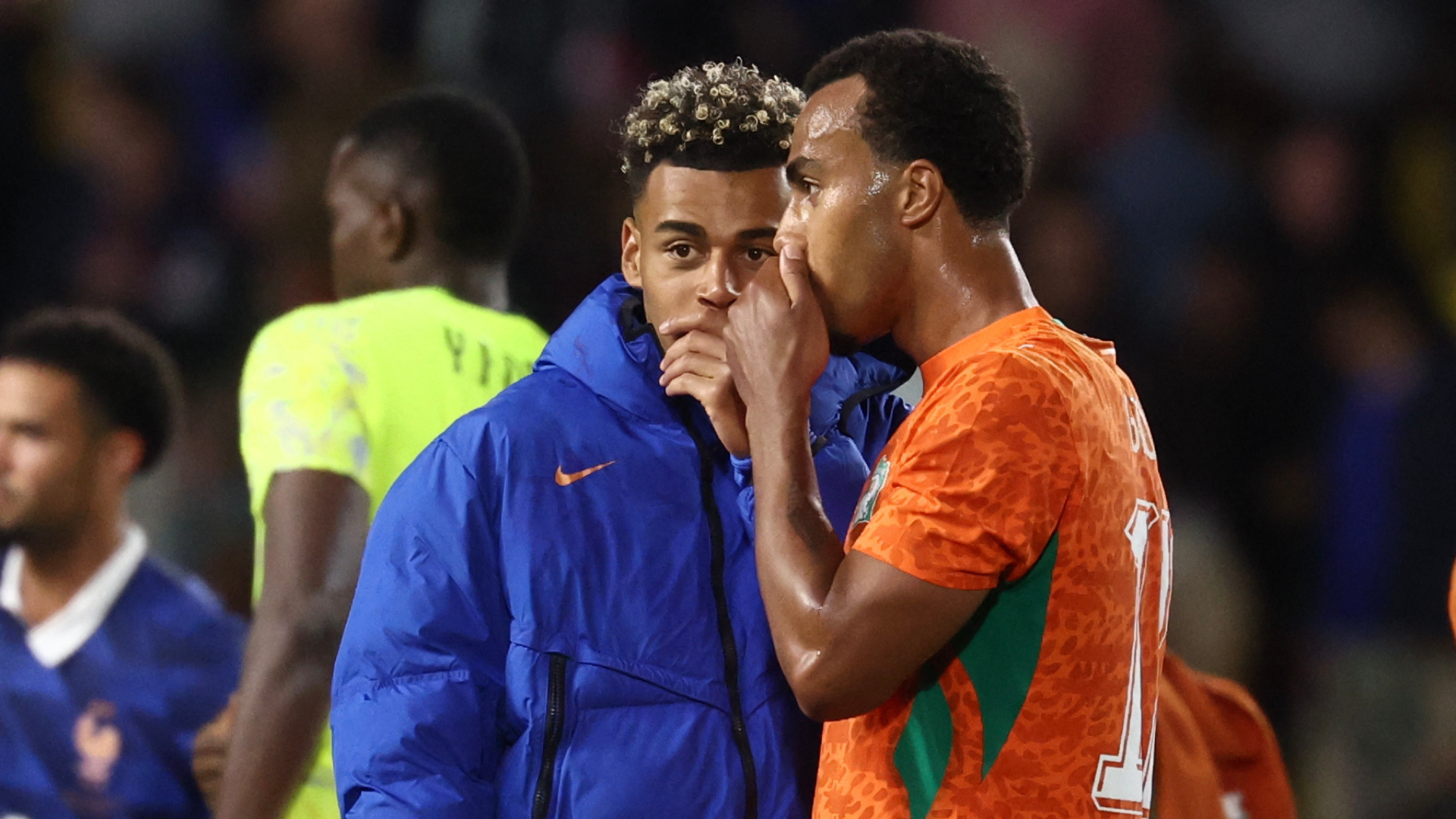 Désiré Doué junto a su hermano Guéla en el partido amistoso que jugó Francia contra Costa de Marfil | Foto: AFP