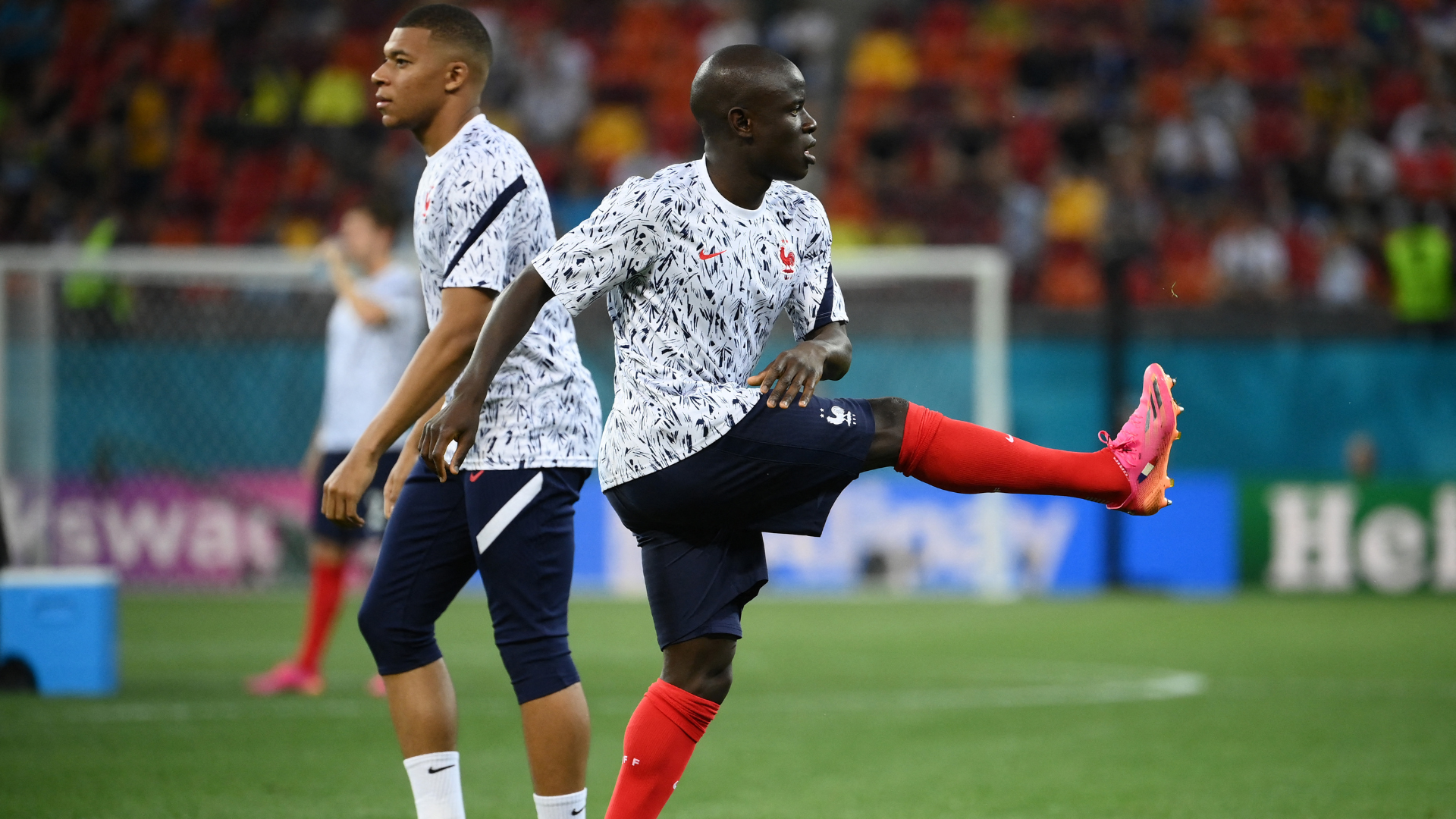 Kylian Mbappé y N’Golo Kanté | Foto: AFP