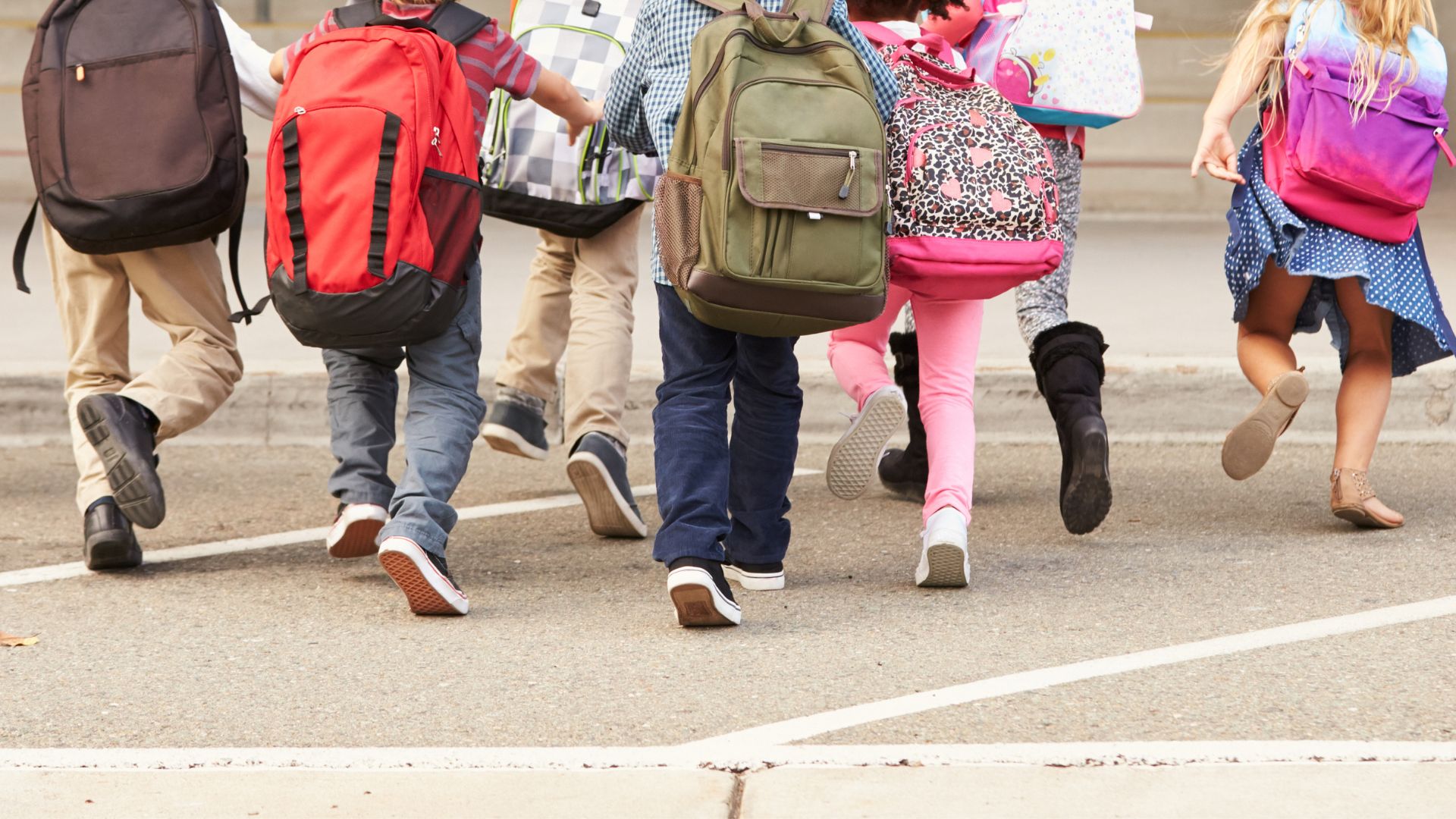 Niños salen a vacaciones - Foto Canva de referencia