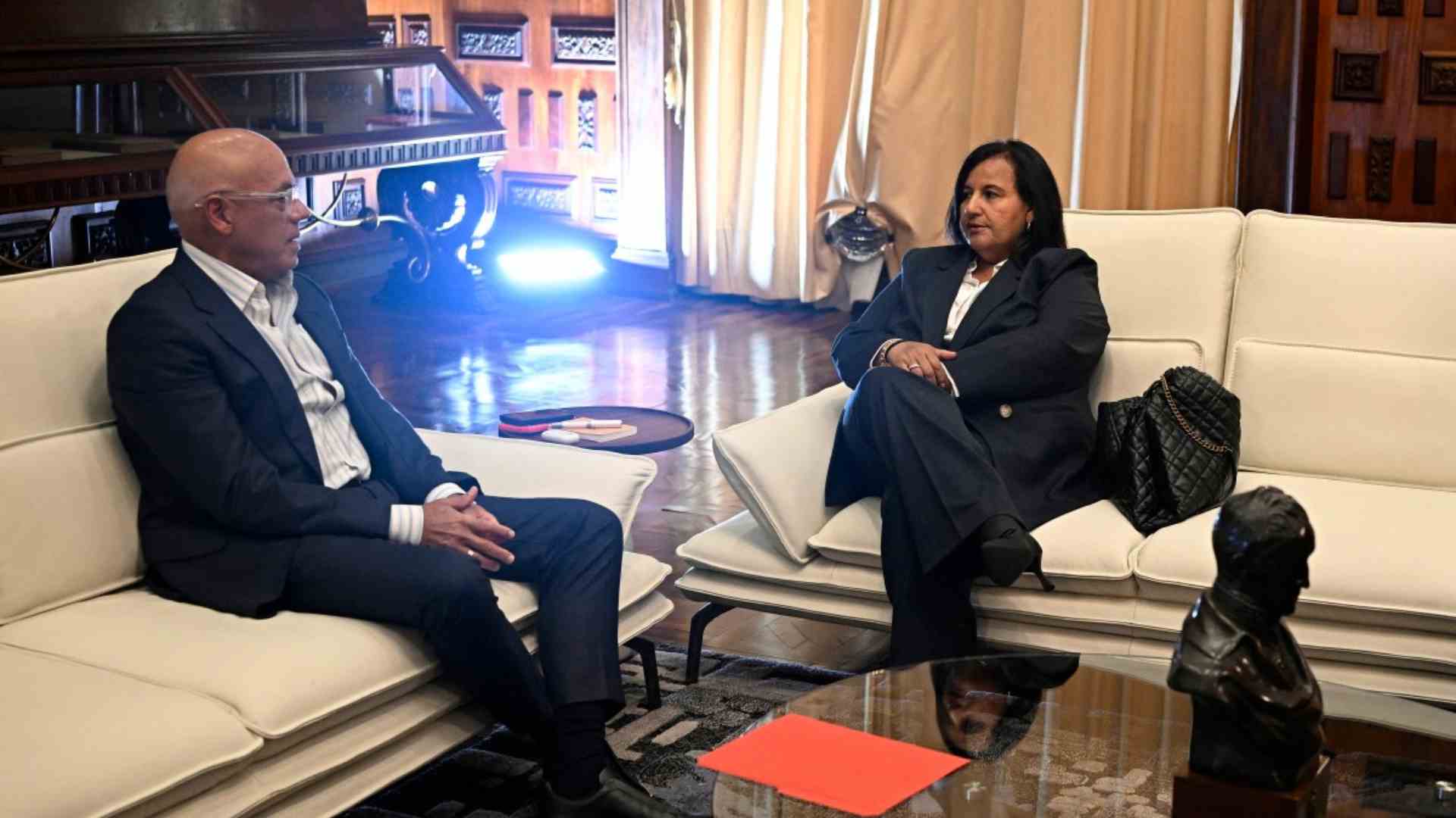 Jorge Rodríguez y Dinorah Figuera - AFP