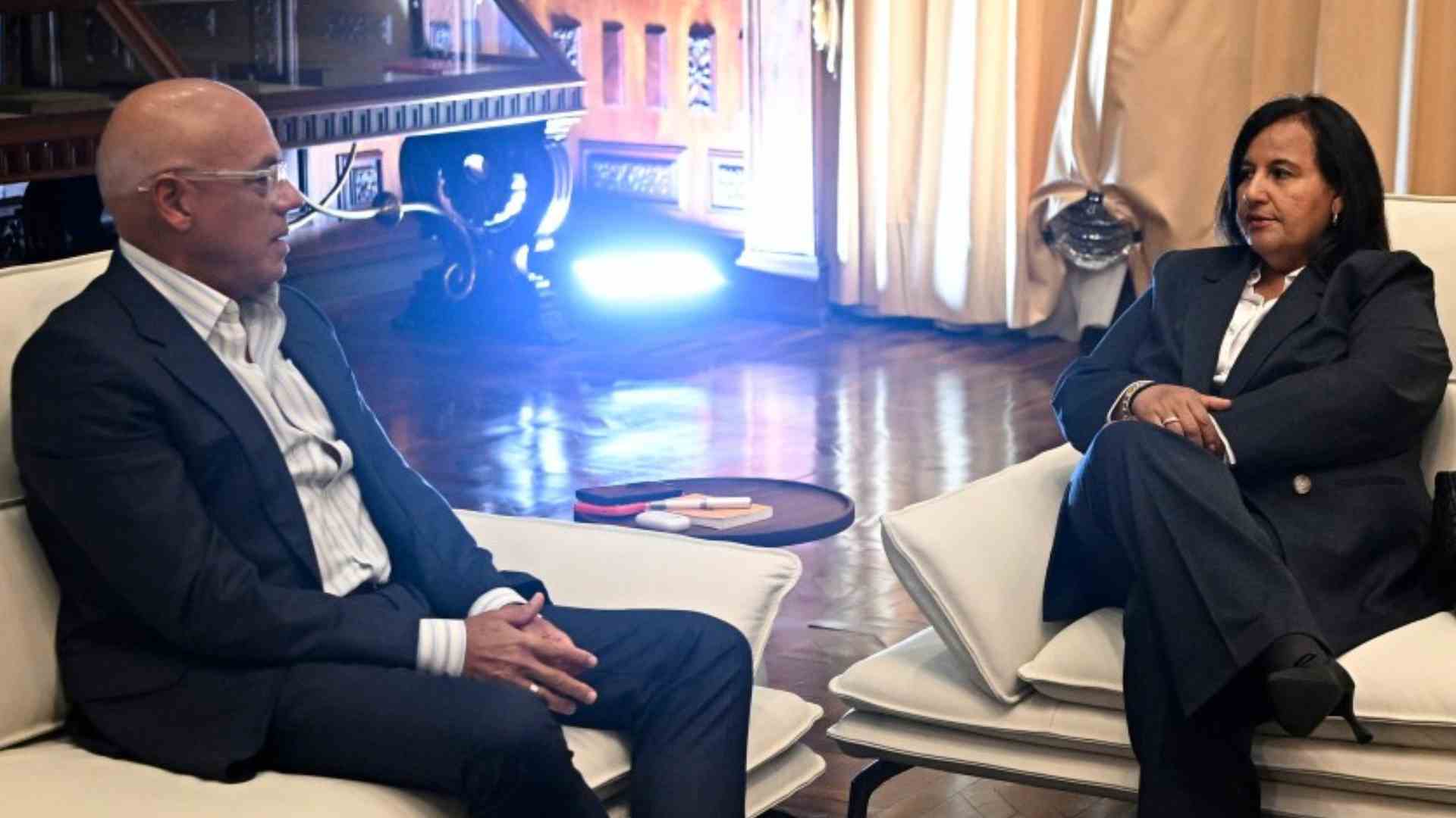 Jorge Rodríguez y Dinorah Figuera - AFP
