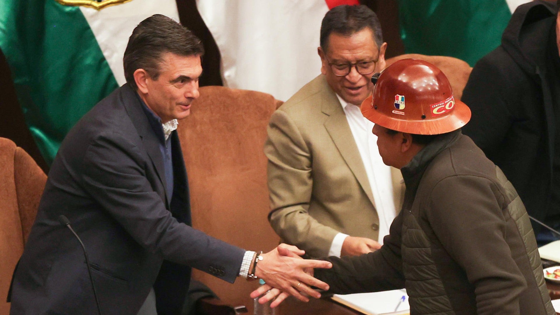 Presidente de Bolivia, Rodrigo Paz, firma acuerdo con central obrera - Foto: EFE