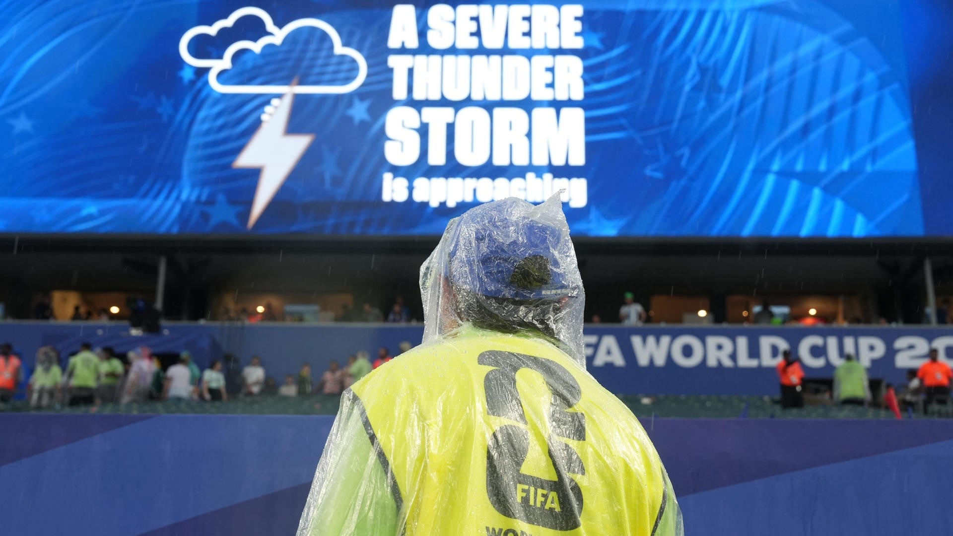 Tormentas en el partido entre Francia e Irak - Foto: EFE