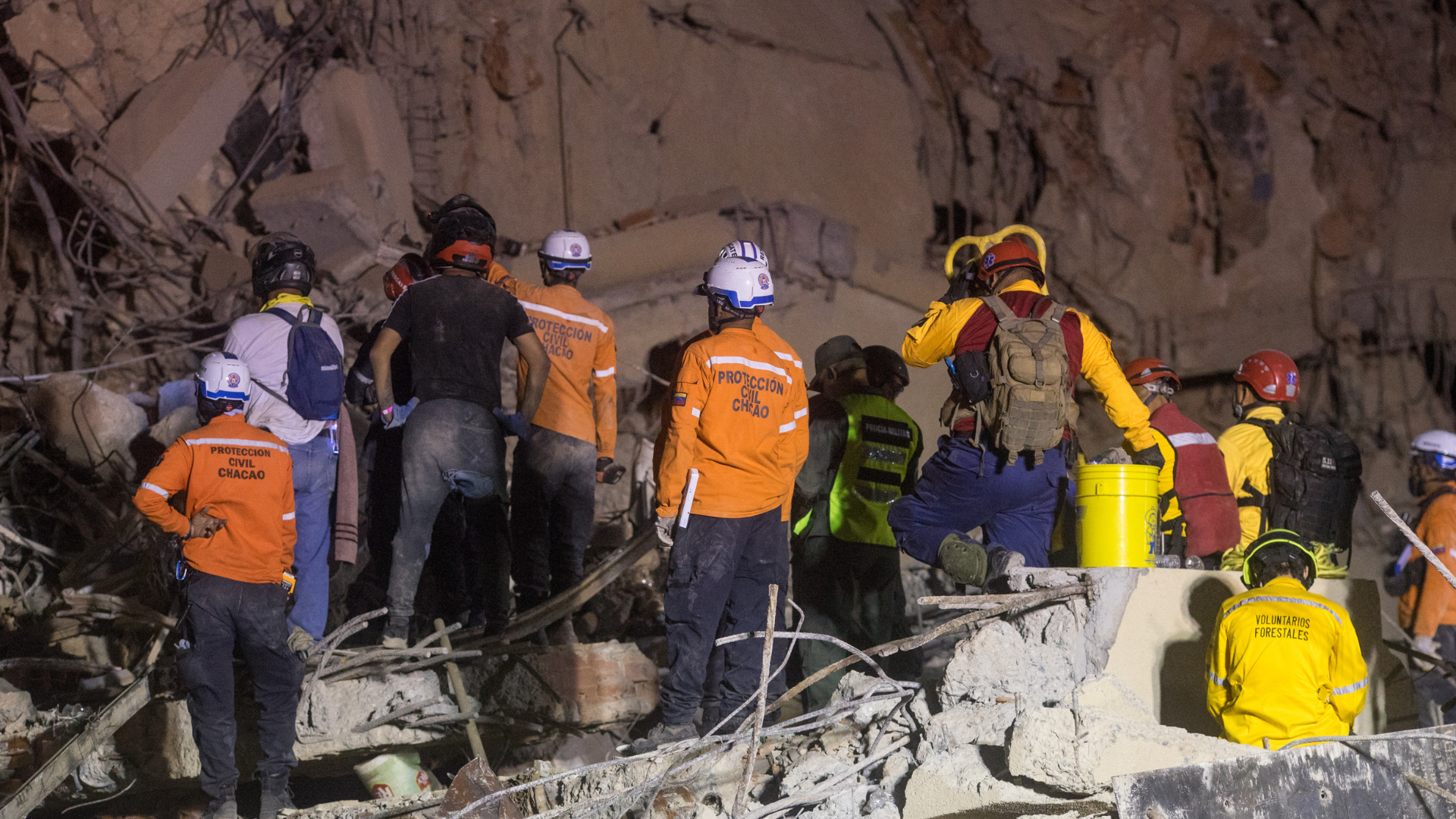 Labores de búsqueda y rescate en Venezuela | Foto: EFE