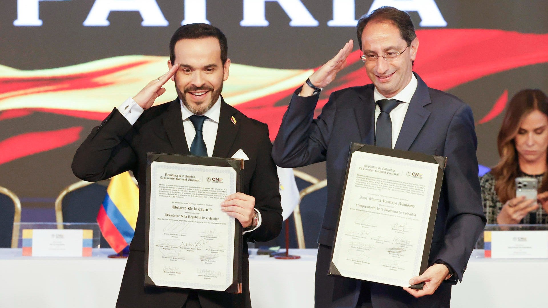 Abelardo de la Espriella, presidencial electo de Colombia, y José Manuel restrepo, su vicepresidente - Foto: EFE