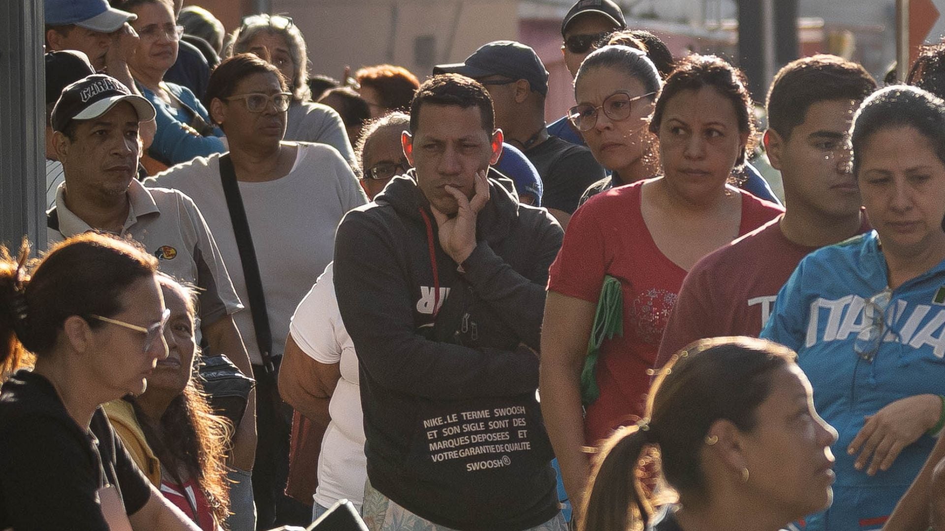 Venezolanos haciendo una fila - Foto de referencia: EFE