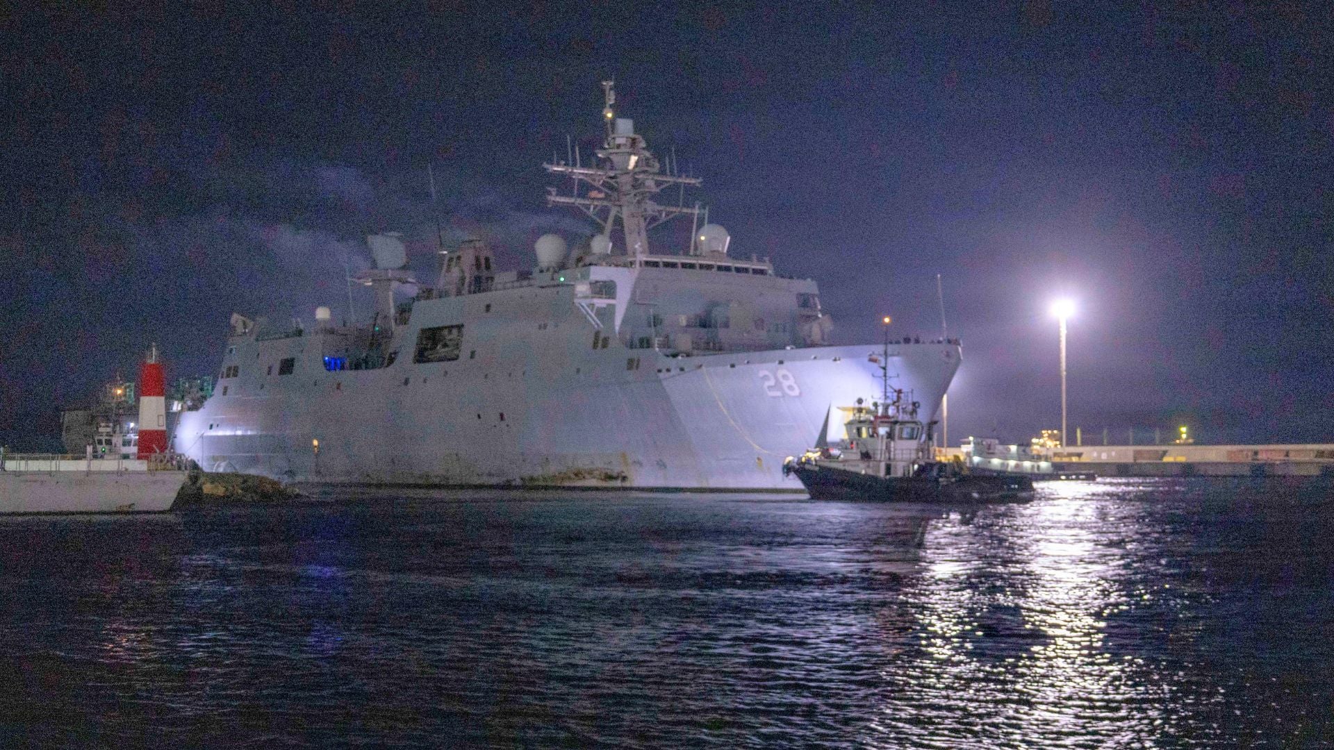 USS Fort Lauderdale en el Puerto de La Guaira: Foto X: @Southcom