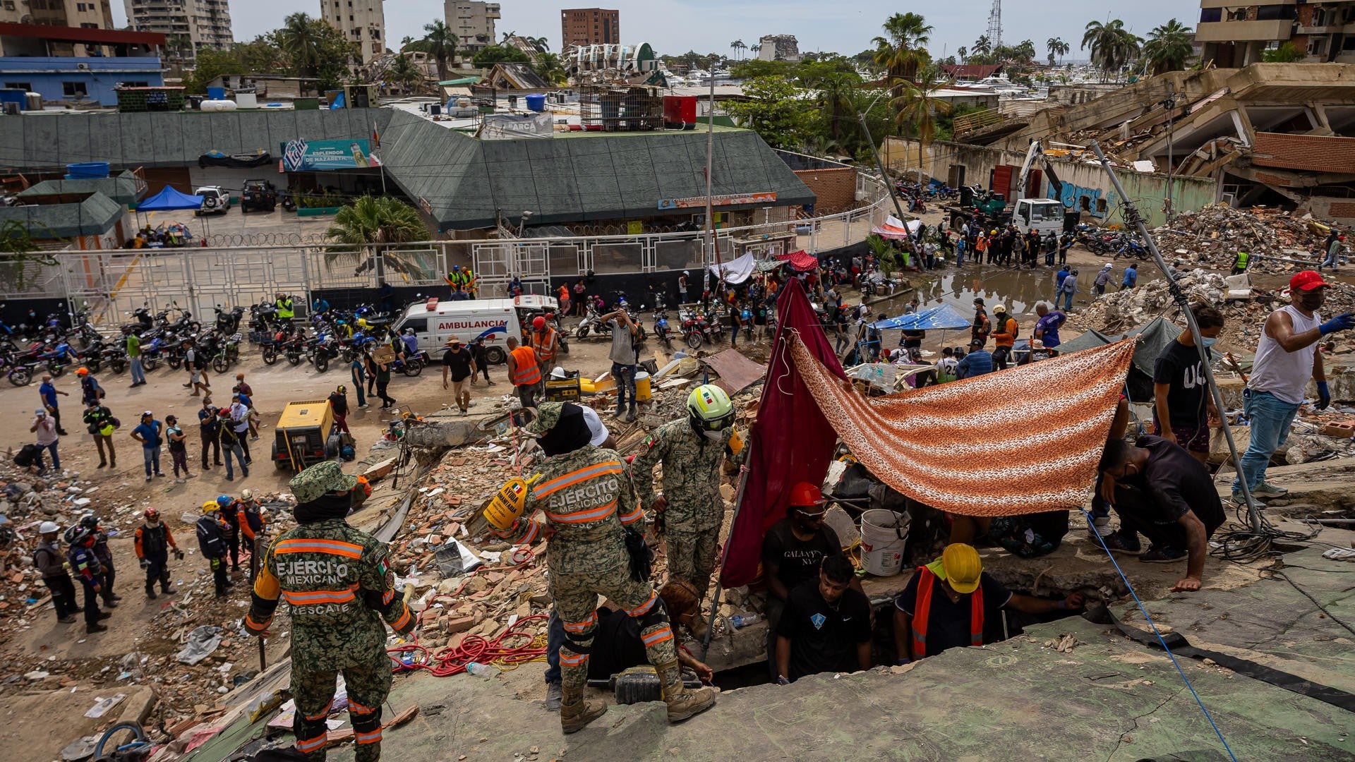 Actividades de búsqueda y rescate en Venezuela. (EFE)