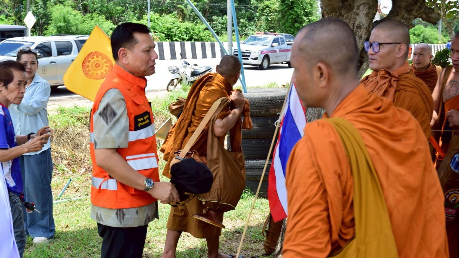 Monjes fueron embestidos en Tailandia (EFE)