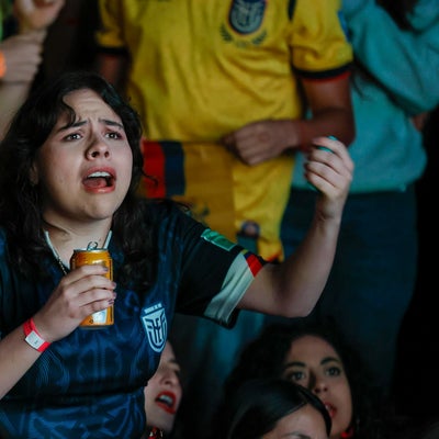 Venezolano se ganó el corazón de fanáticos en el Mundial con su café en el que ofrece gratis una bebida a hinchas de equipos eliminados