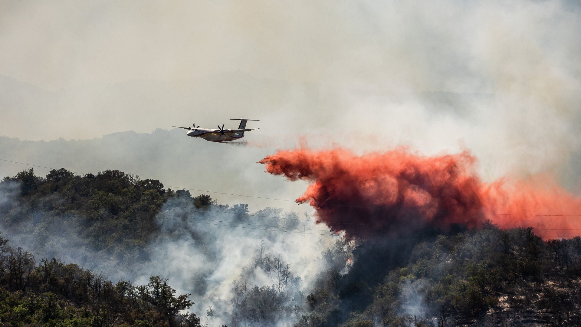 Voraz incendio obliga a modificar el Tour de Francia y evacuar a 10.000 personas