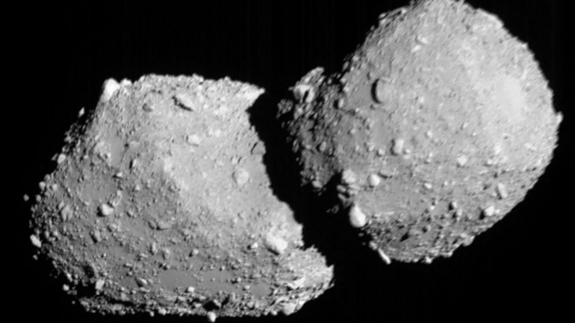 Japón revela la imagen de un asteroide con sorprendente forma de muñeco de nieve - AFP