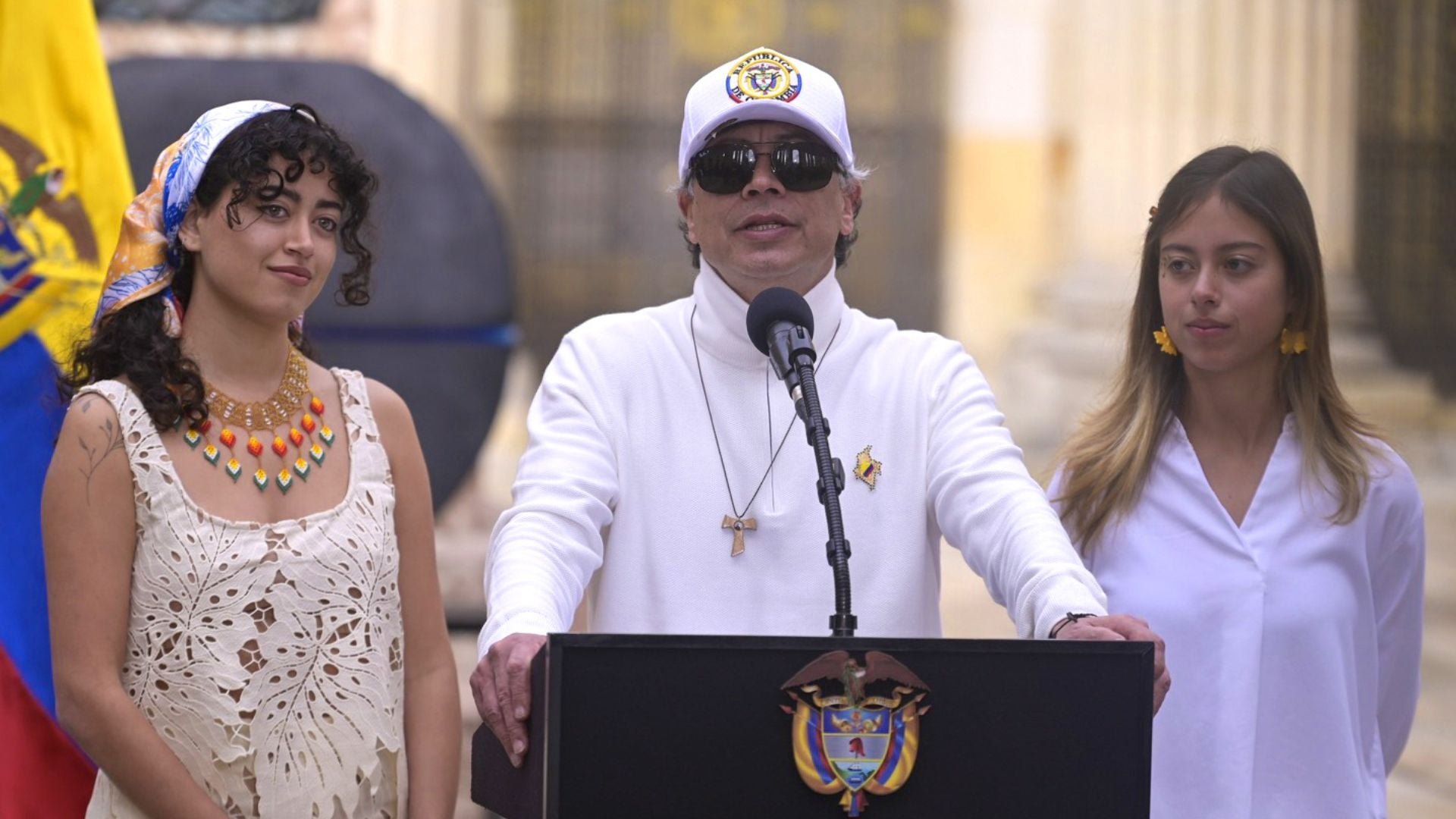 Gustavo Petro y sus hijas - EFE