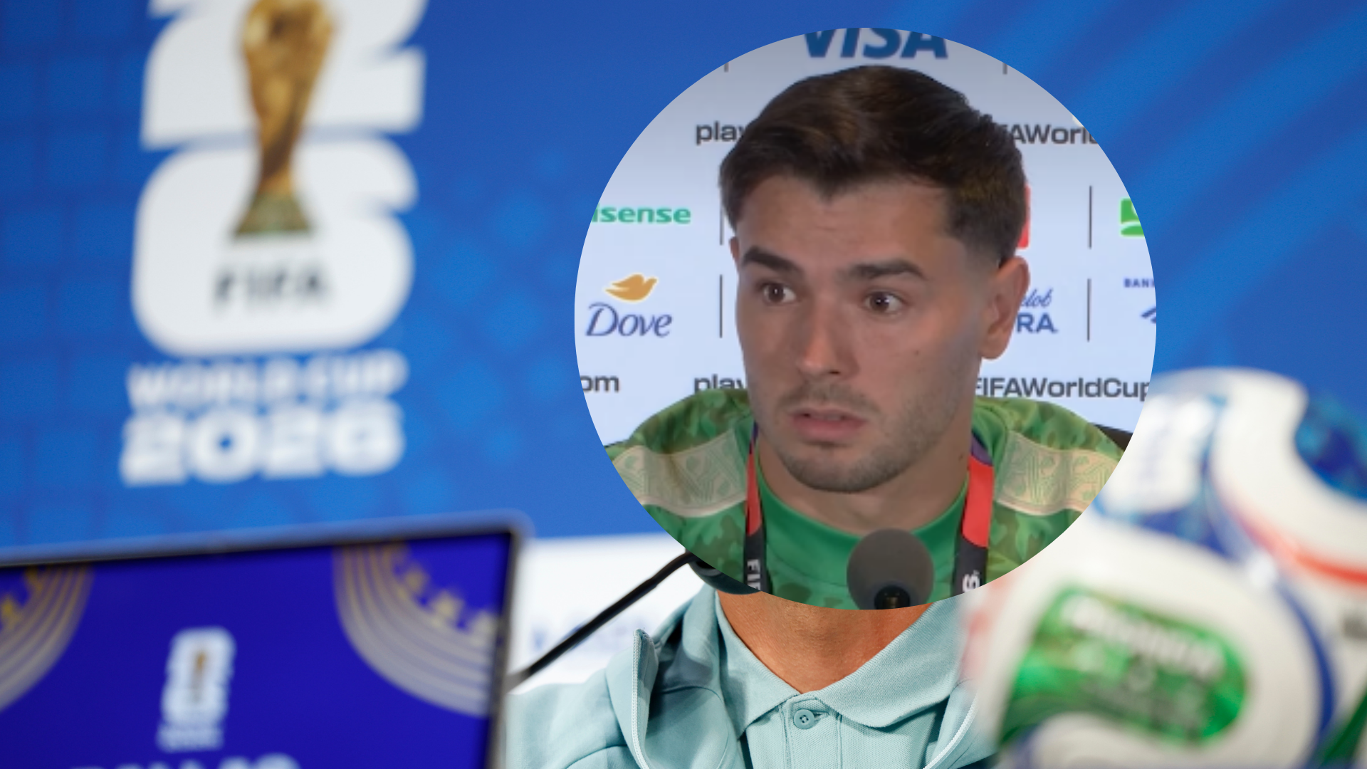 Pelea en plena rueda de prensa del Mundial / FOTO: EFE