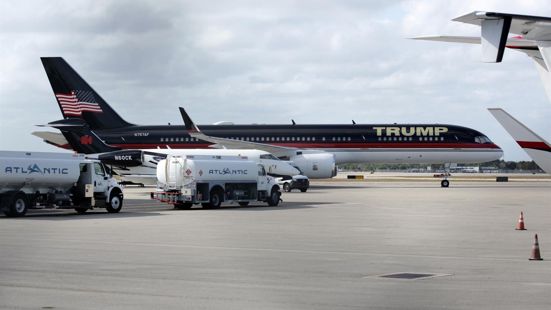 Avión del presidente Donald Trump en el aeropuerto de Palm Beach - Foto: EFE