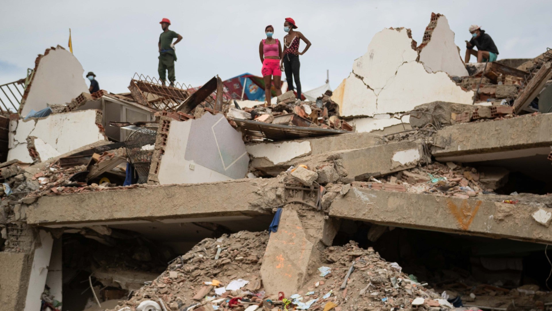 Ruinas de un edificio colapsado en La Guaira tras el doble terremoto registrado en Venezuela - Foto: EFE