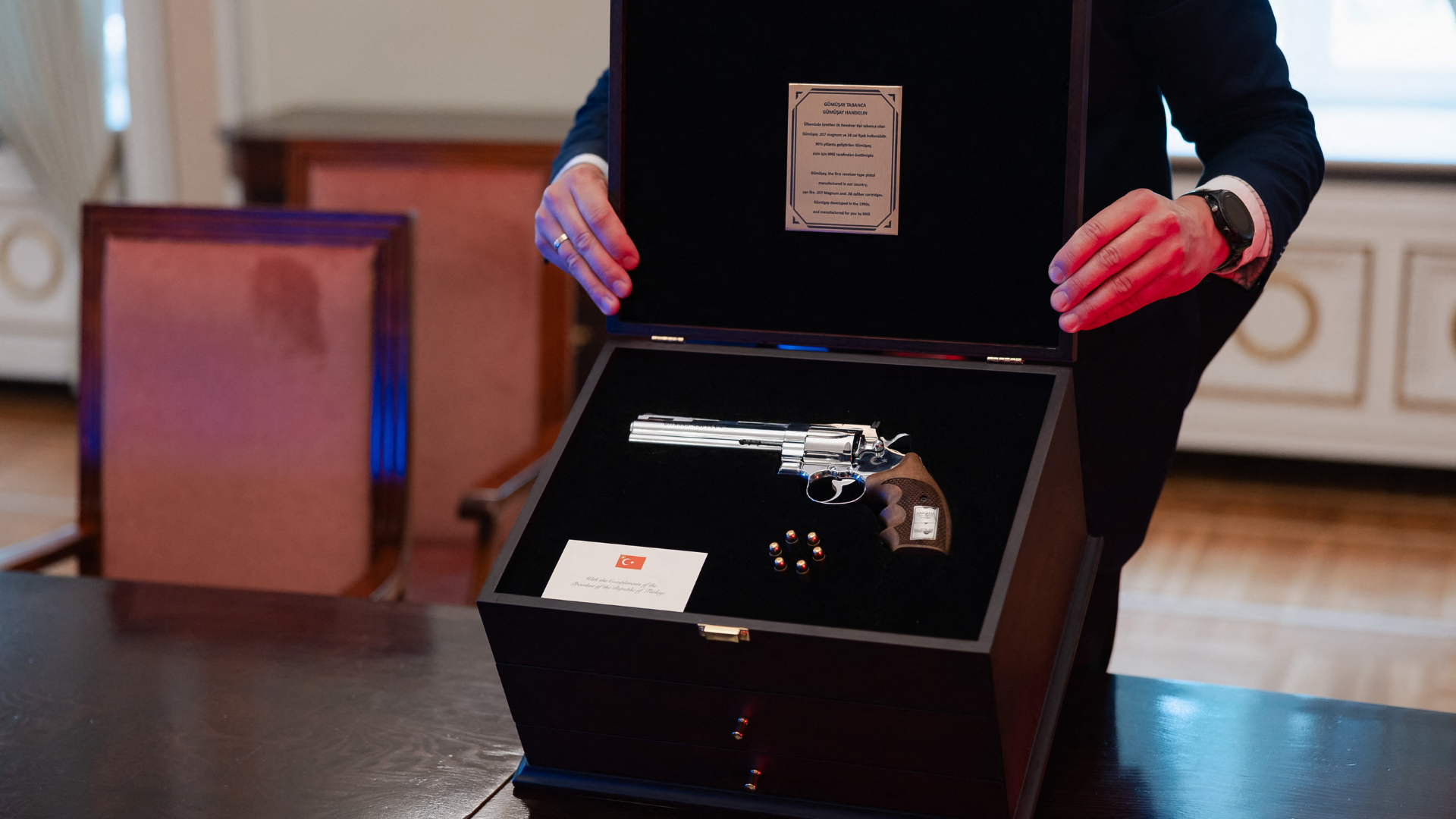 Regalo de Recep Tayyip Erdogan a los líderes de la OTAN | Foto: AFP