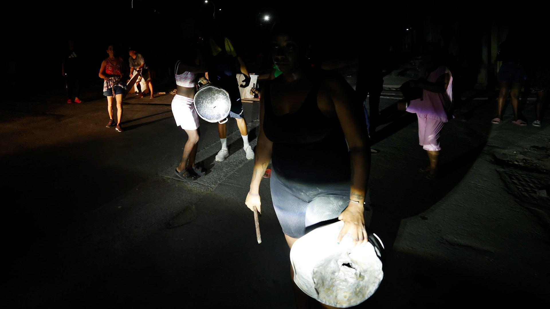 Cacerolazo en Cuba / FOTO: EFE