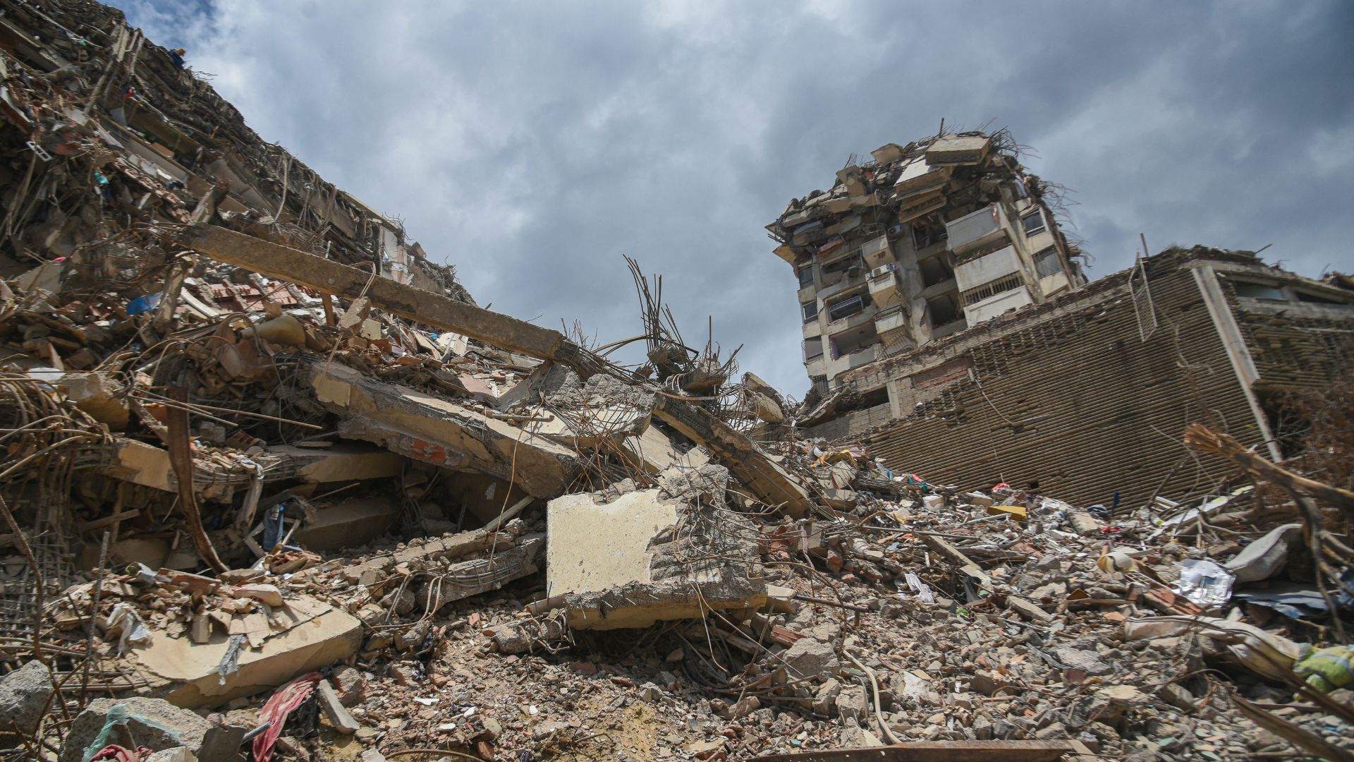 Mujer relató cómo vio desmoronarse un edificio en medio de los terremotos en Venezuela - Foto: AFP