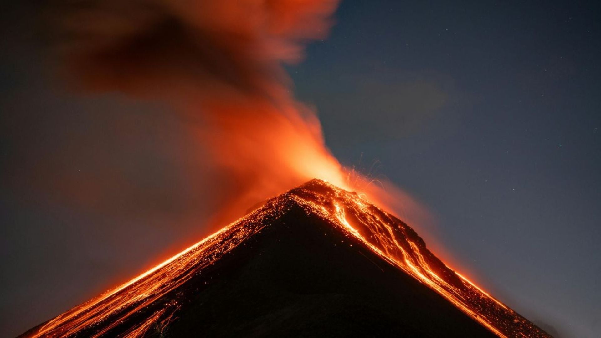 Volcán en erupción -Foto: Stock Canva