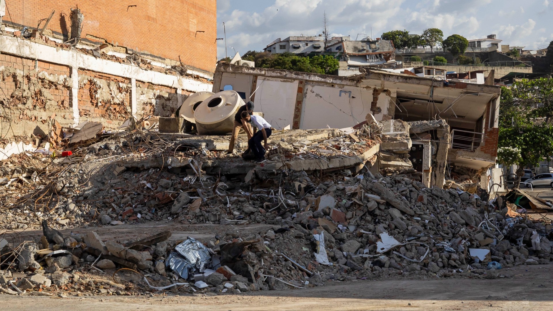 Daños provocados por los terremotos en La Guaira, Venezuela - Fotos: EFE