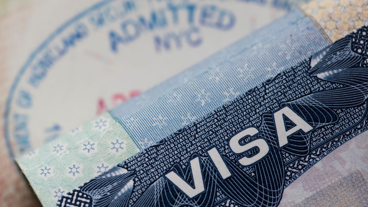 Foto de referencia de una visa (Canva)