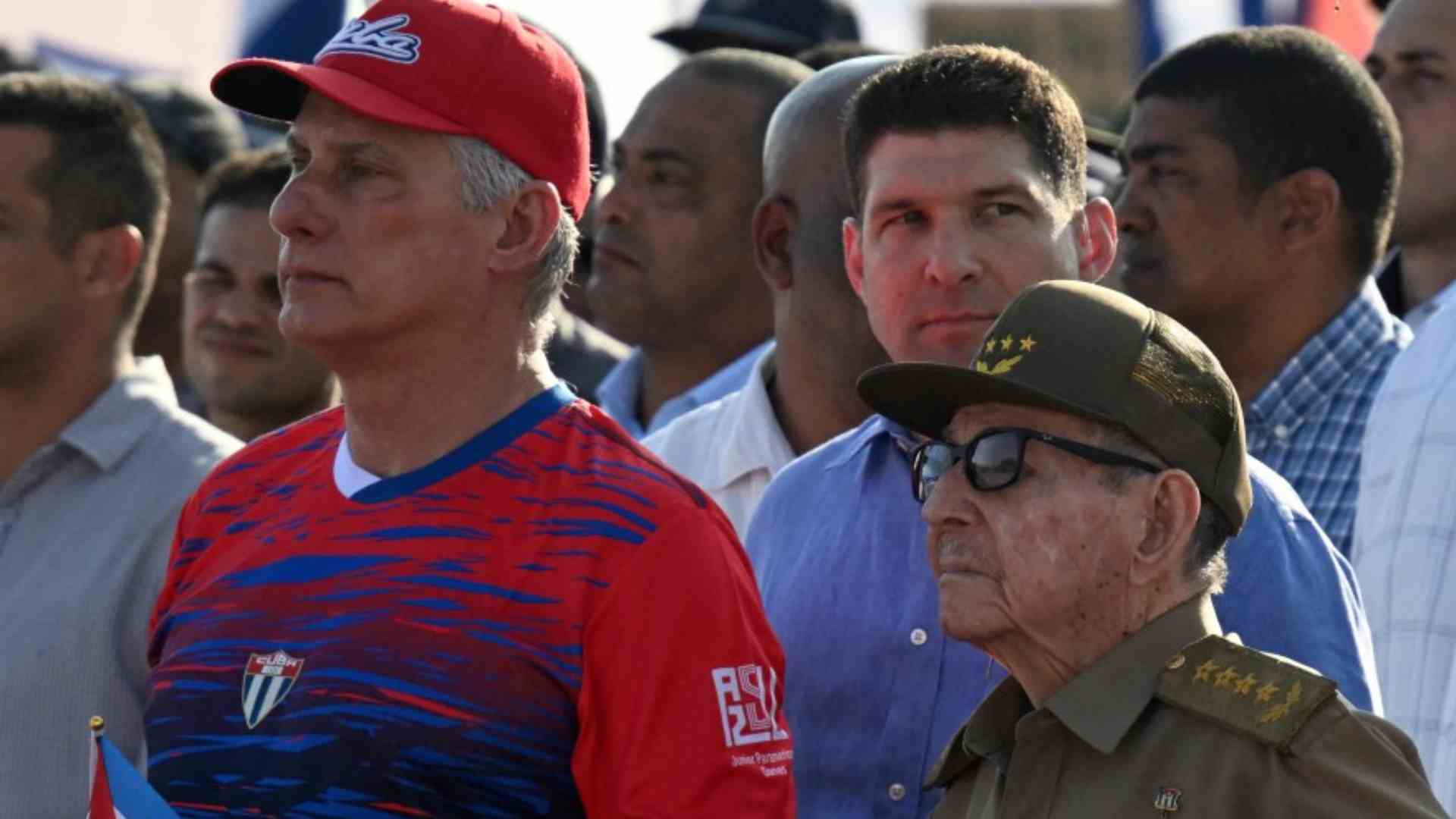 Miguel Díaz-Canel y Raúl Castro - AFP