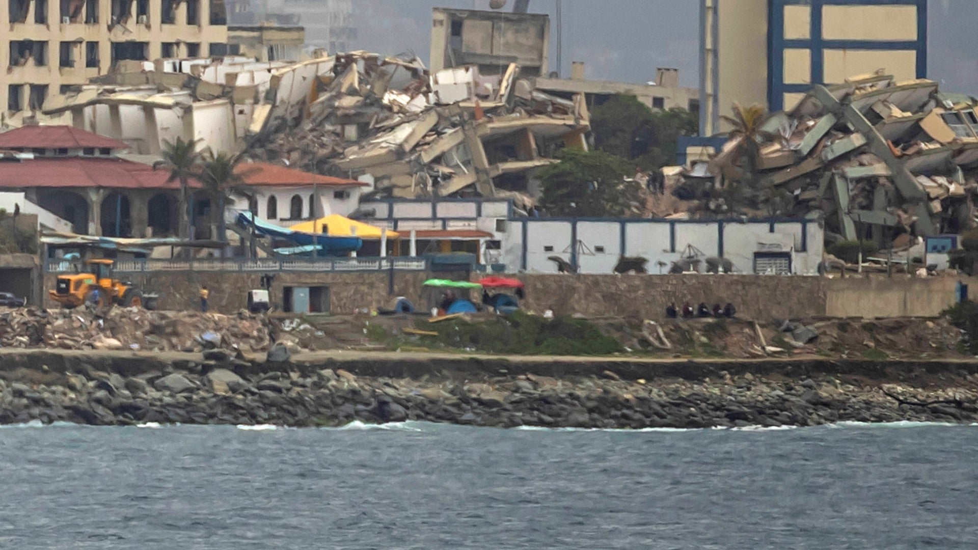 Daños provocados por los terremotos en La Guaira, Venezuela - Foto: EFE