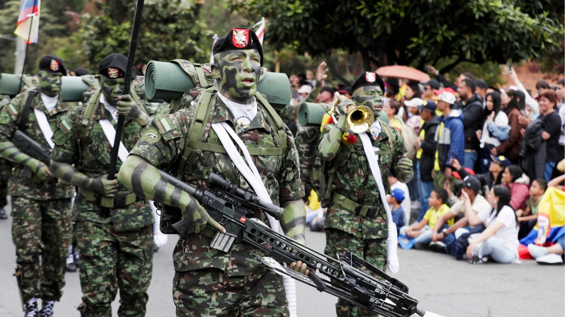 Integrantes de las Fuerzas Armadas participan en el desfile de Independencia de Colombia-Foto: EFE