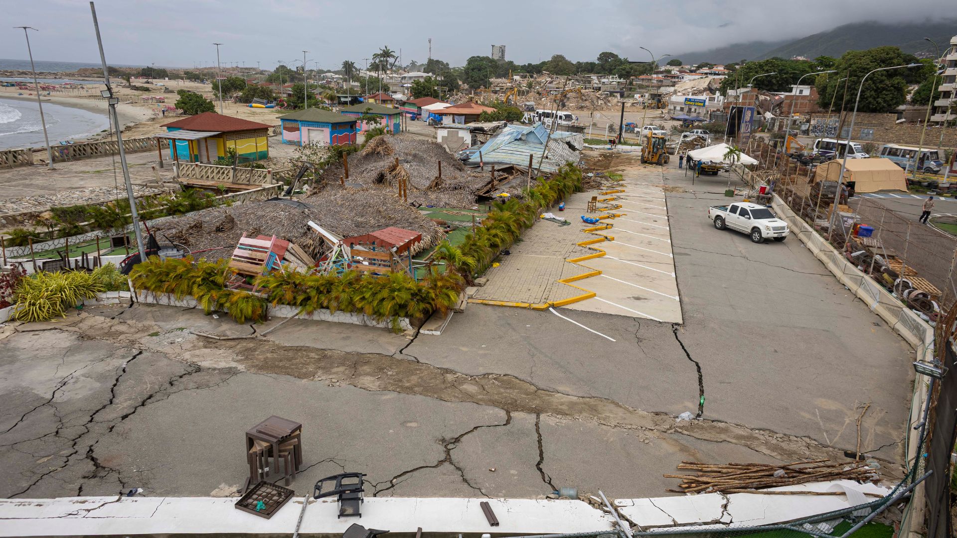 Fotografía que muestra una zona destruida tras los terremotos del 24 de junio en Venezuela-Foto: EFE