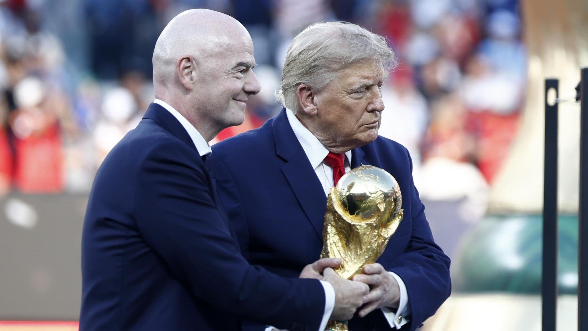 Gianni Infantino, presidente de la FIFA, junto a Donald Trump - Foto: EFE