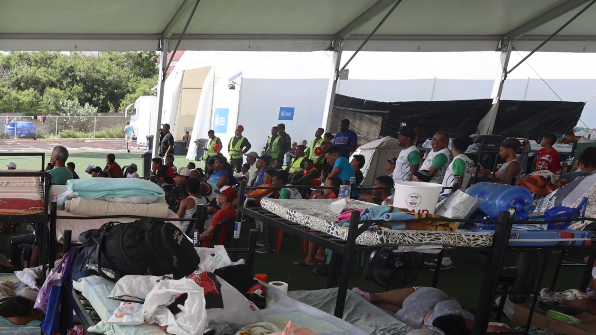 Refugio de damnificados por los terremotos, en La Guaira (Venezuela) - Foto: EFE