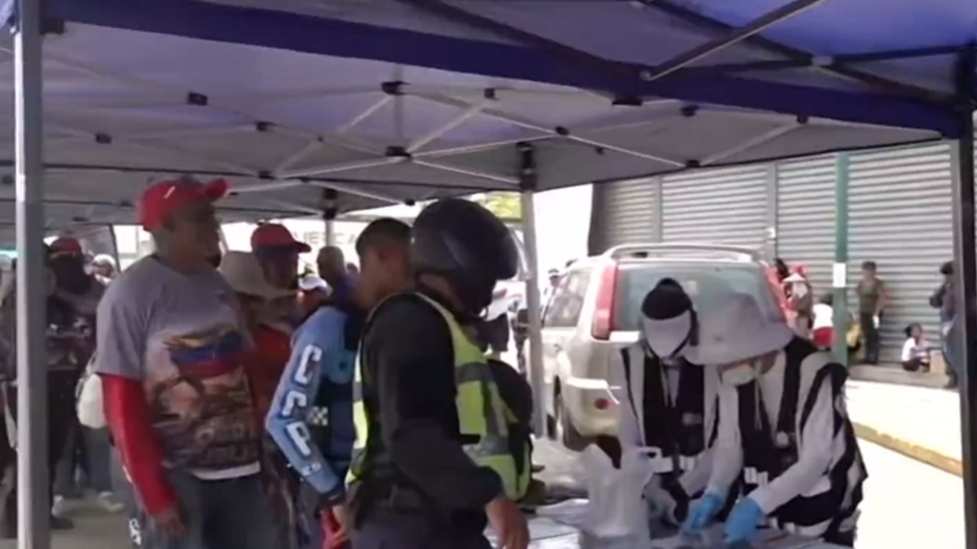 World Central Kitchen entregando alimentación a los damnificados por los terremotos en Venezuela - Foto captura