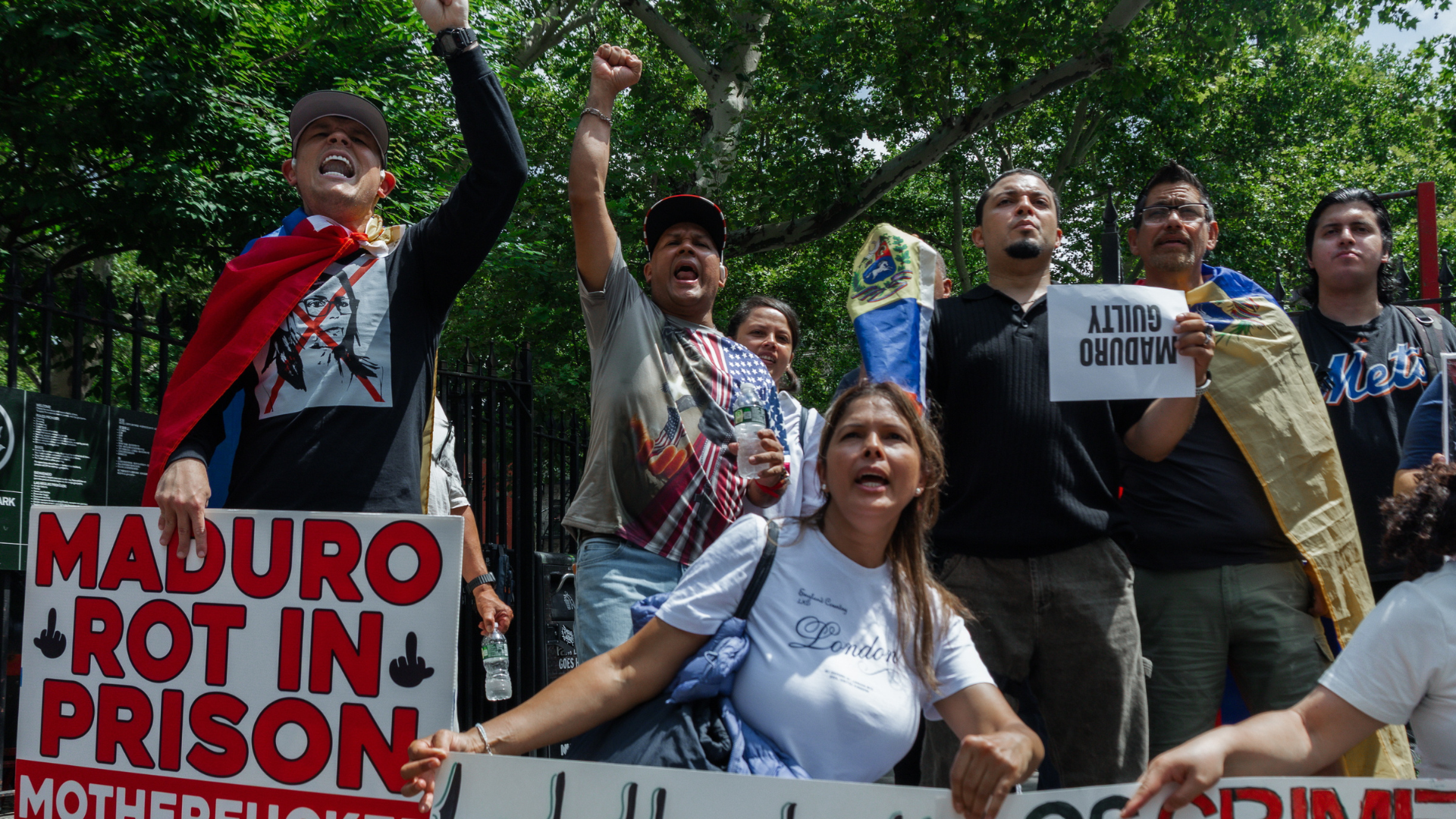 Víctimas celebran audiencia contra Maduro | Foto: EFE