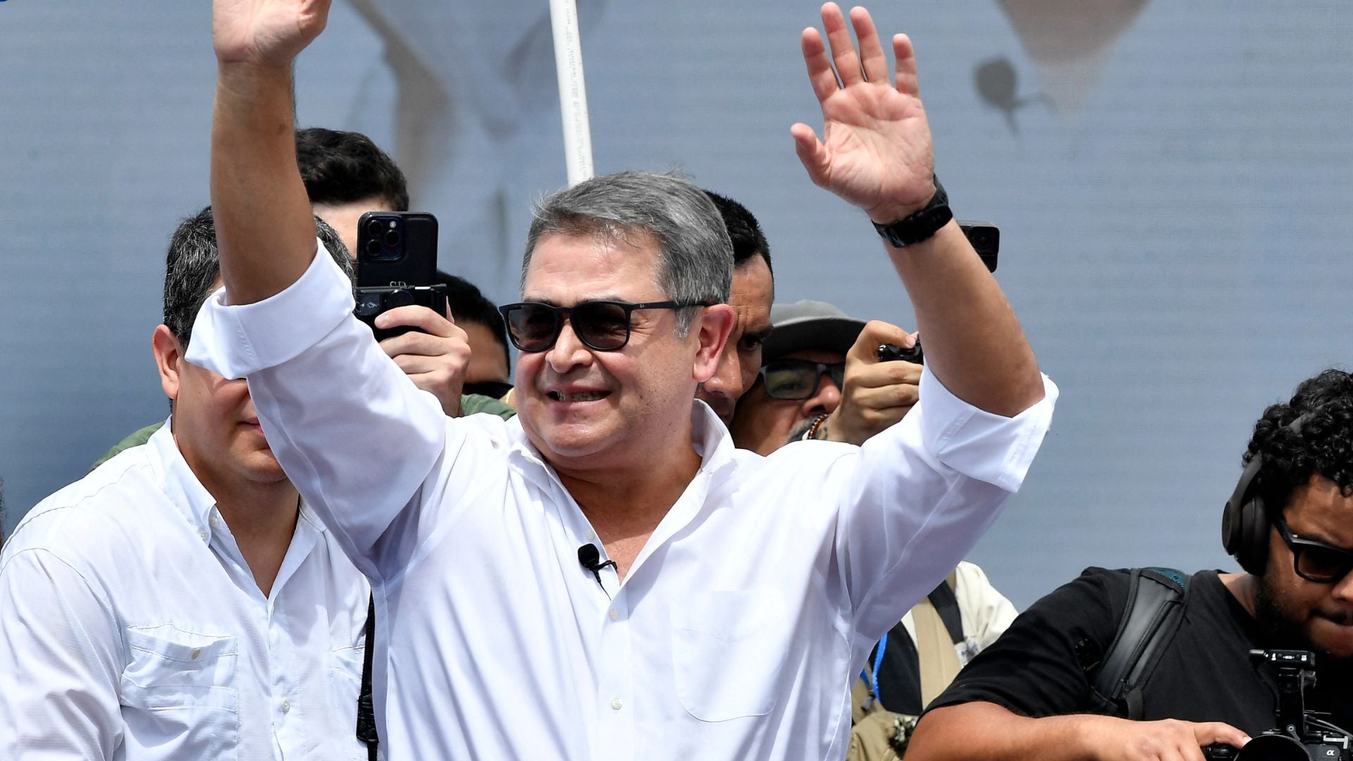 Expresidente Hernández regresa a Honduras indultado por Trump de narcotráfico -AFP