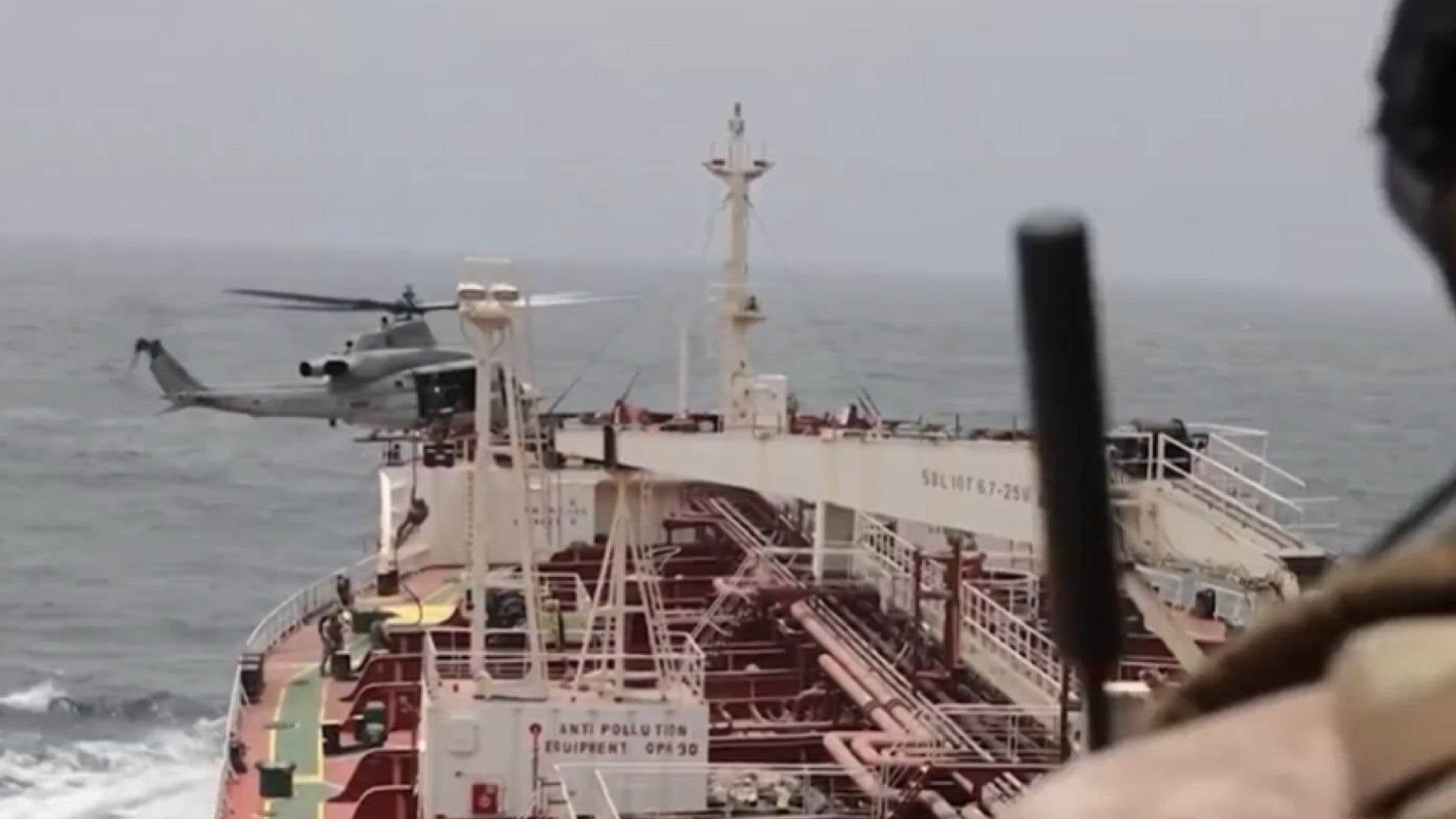 Abordaje a un barco petrolero / FOTO: Captura de pantalla