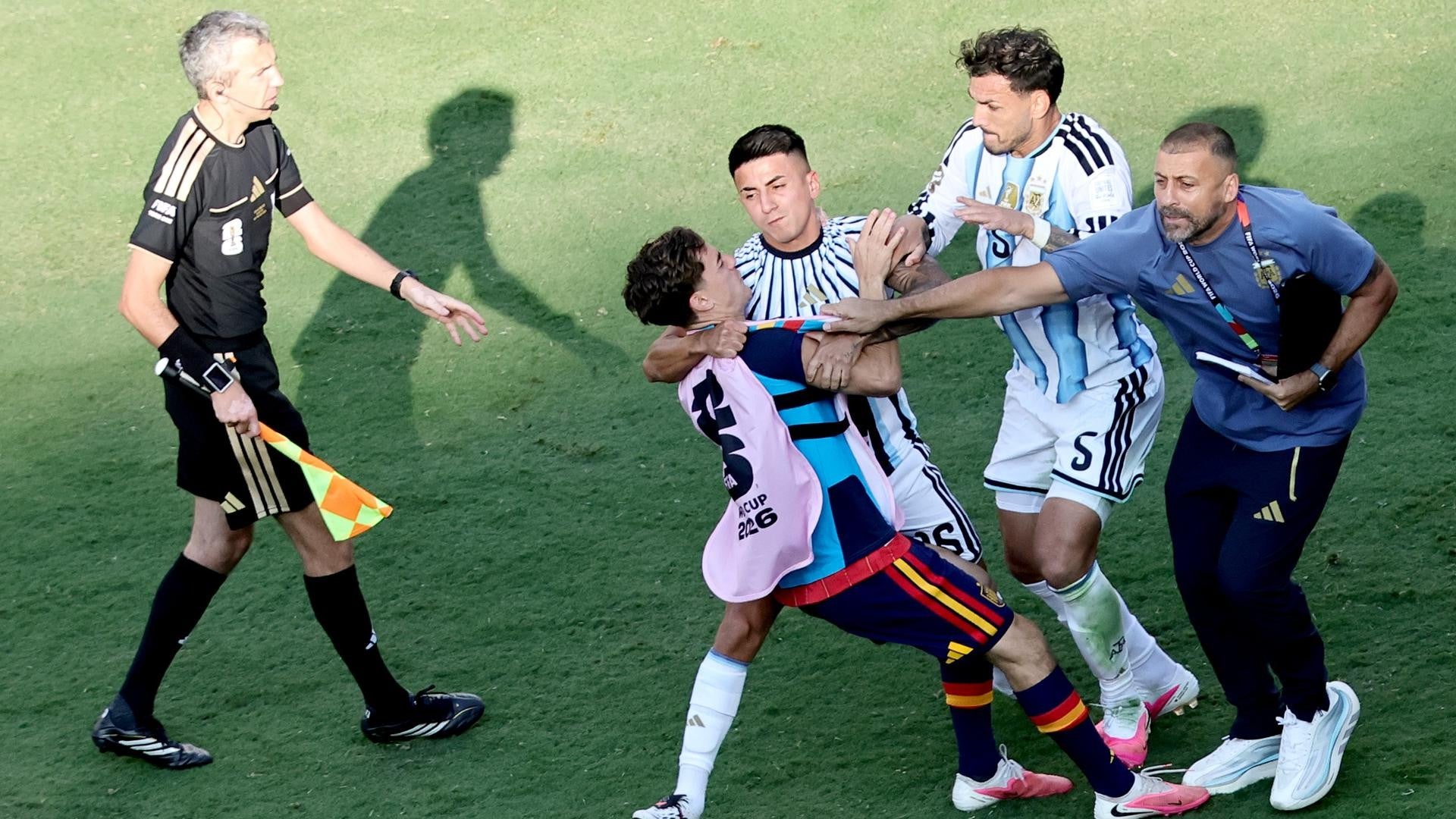 Altercados en la final del Mundial entre Argentina y España - Foto: EFE