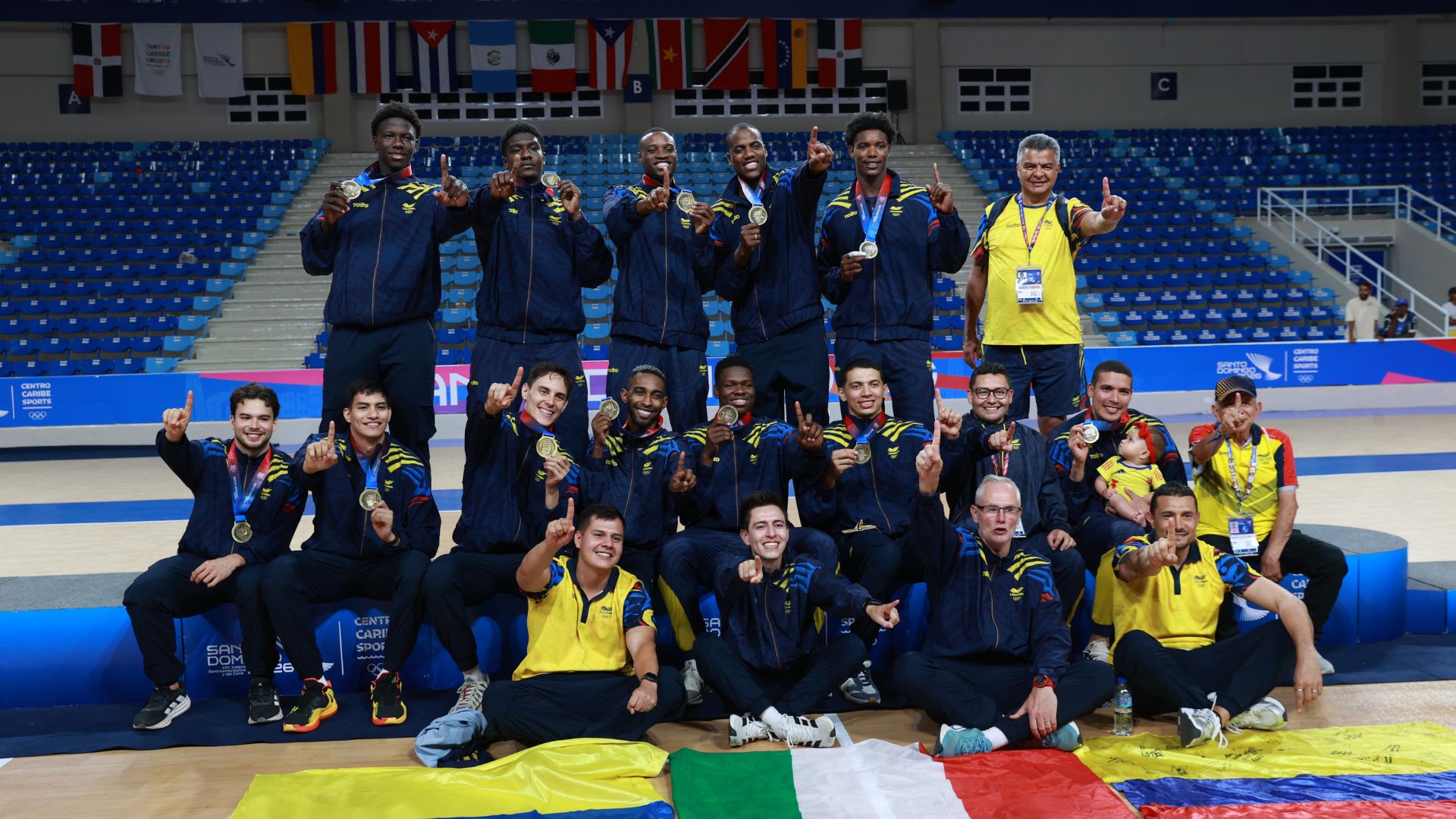 Jugadores de Colombia posan en el podio en los Juegos Centroamericanos: Foto: EFE