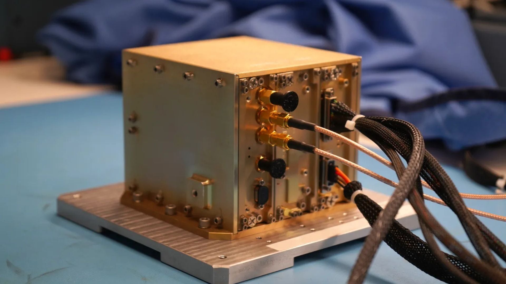 El NavCube3-mini es un tren lunar comercial en el Laboratorio de Navegación Espacial-Foto: NASA
