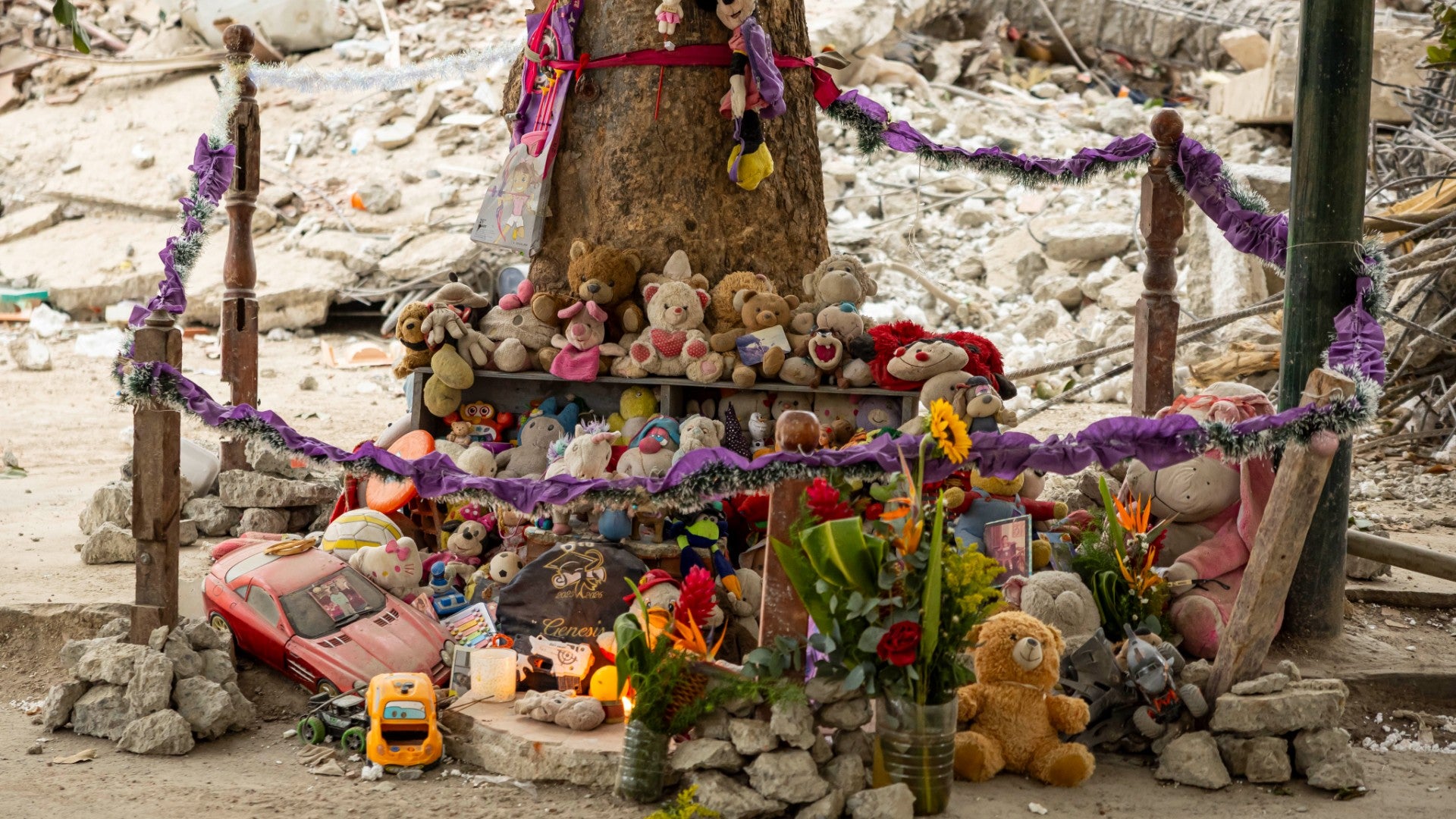 Fotografía que muestra un altar de juguetes en Tanaguarena (Venezuela) - EFE